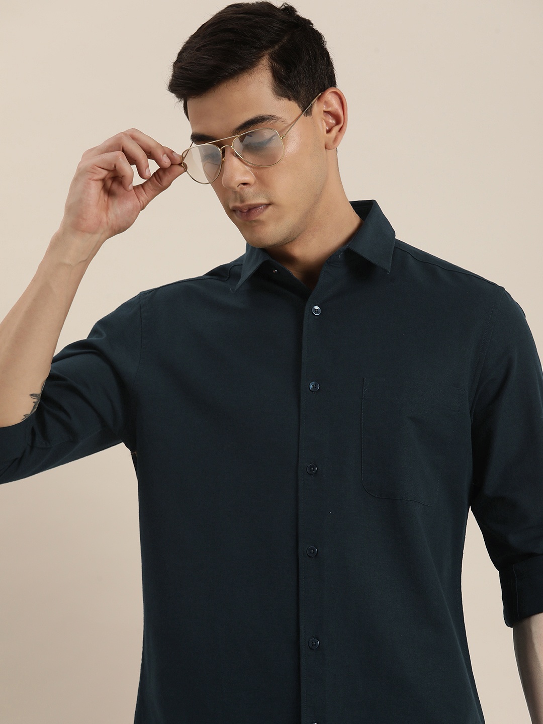 

INVICTUS Men Navy Blue Solid Slim Fit Casual Shirt