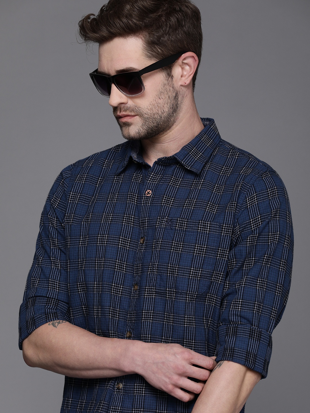

WROGN Men Blue & White Slim Fit Checked Pure Cotton Casual Shirt