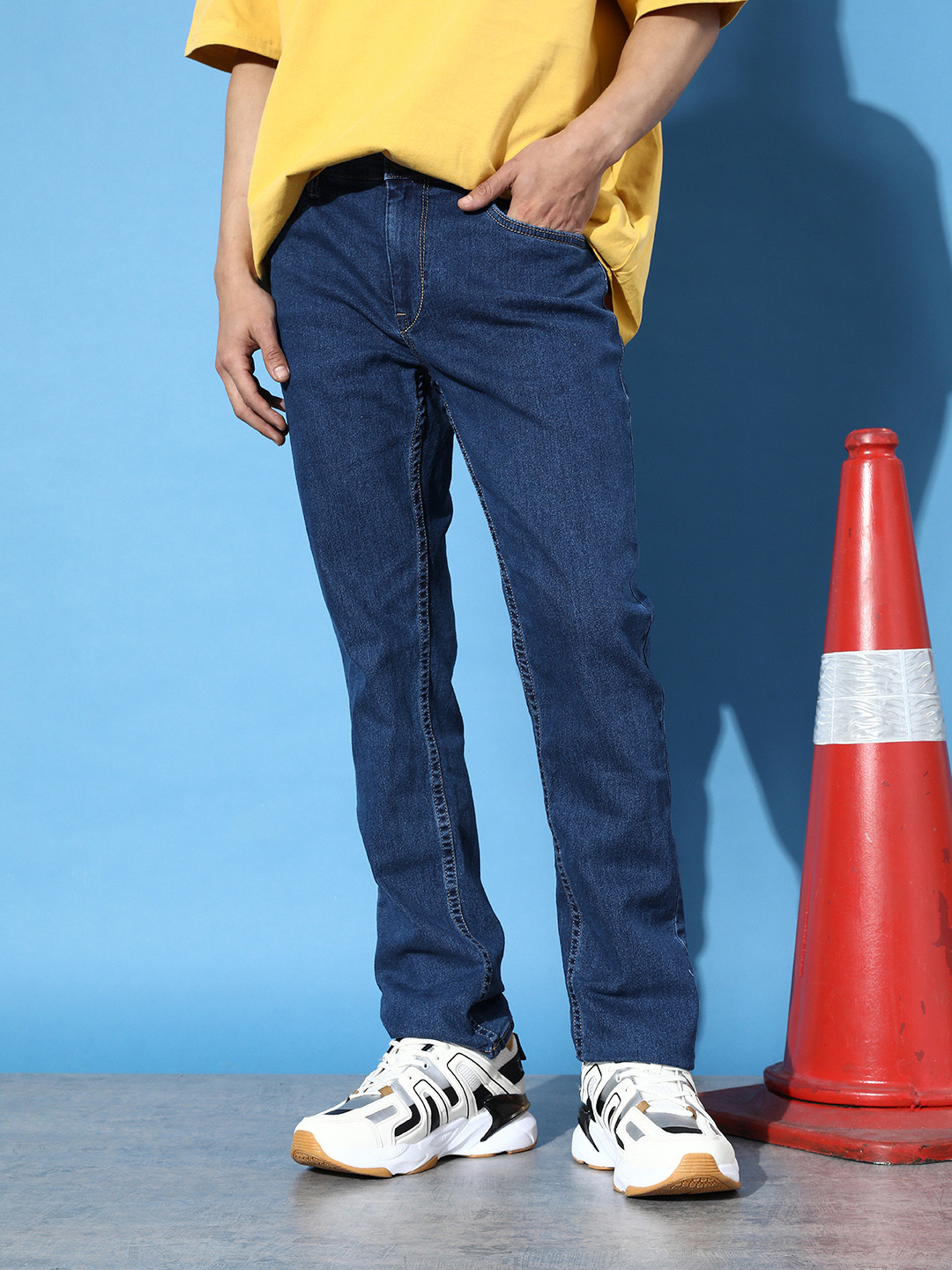 

HERE&NOW Men Deep Blue Nostalgic Back To School Slim Fit Light Fade Stretchable Jeans