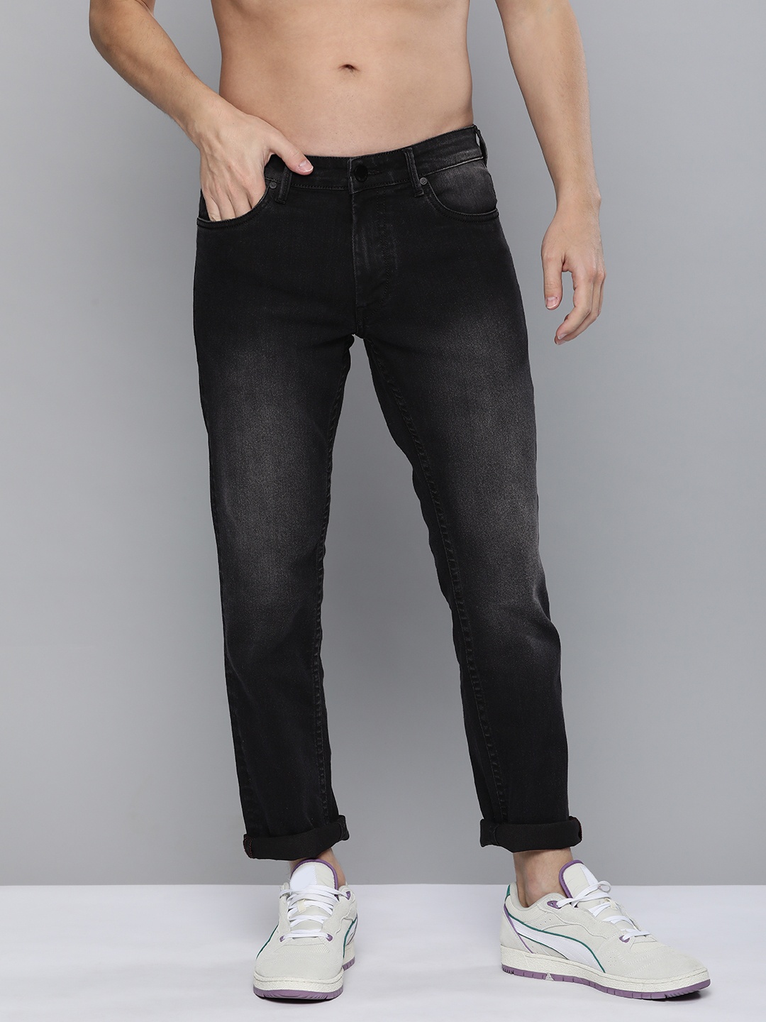 

HERE&NOW Men Black Slim Fit Mid-Rise Light Fade Clean Look Jeans