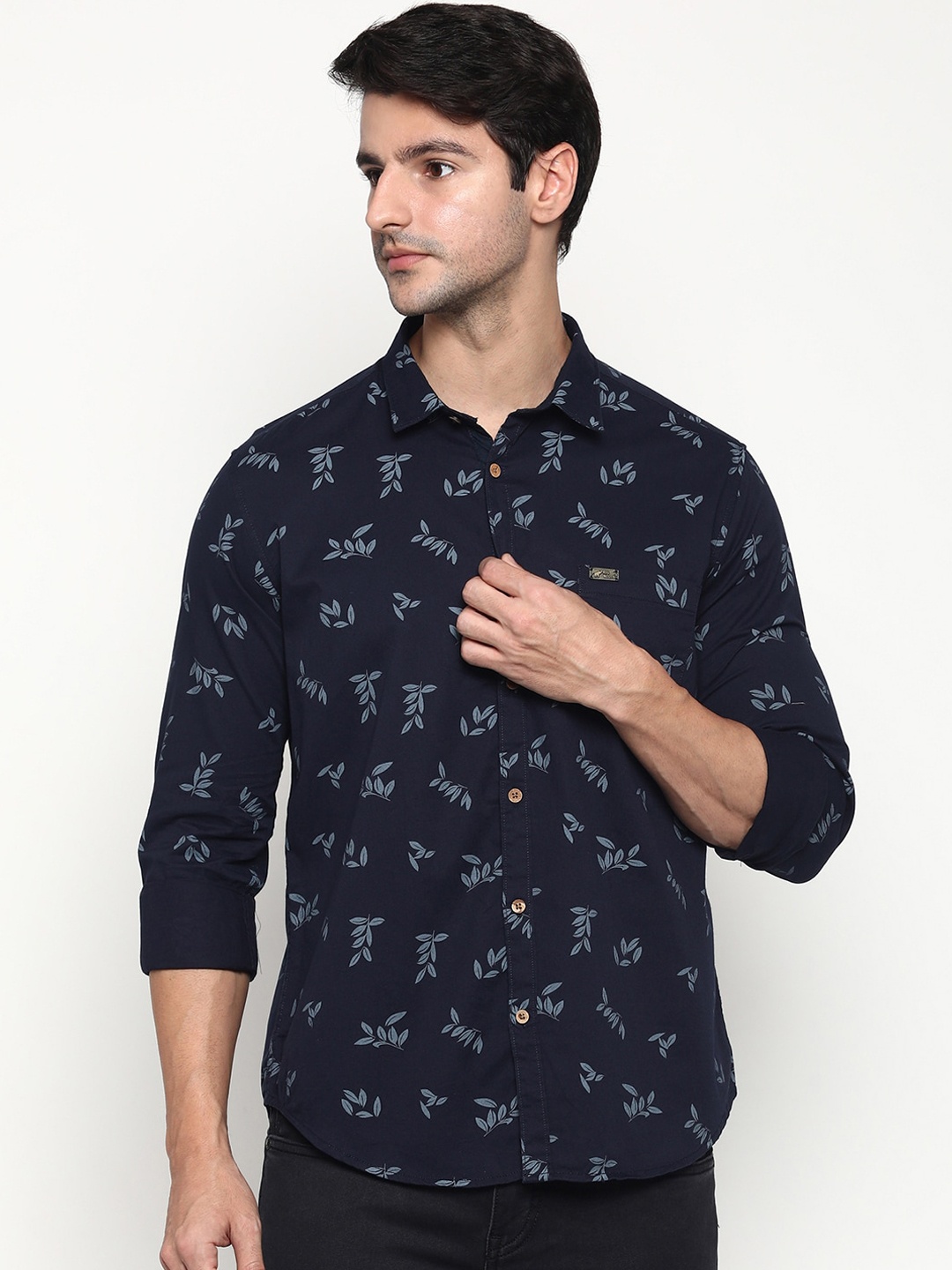 

RUG WOODS Men Blue Floral Opaque Printed Casual Shirt