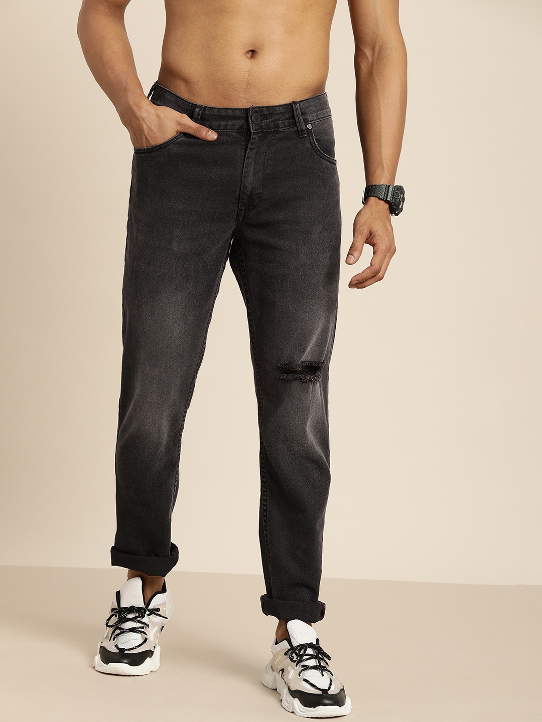 

Moda Rapido Men Black Straight Fit Mid-Rise Heavy Fade Ripped Jeans