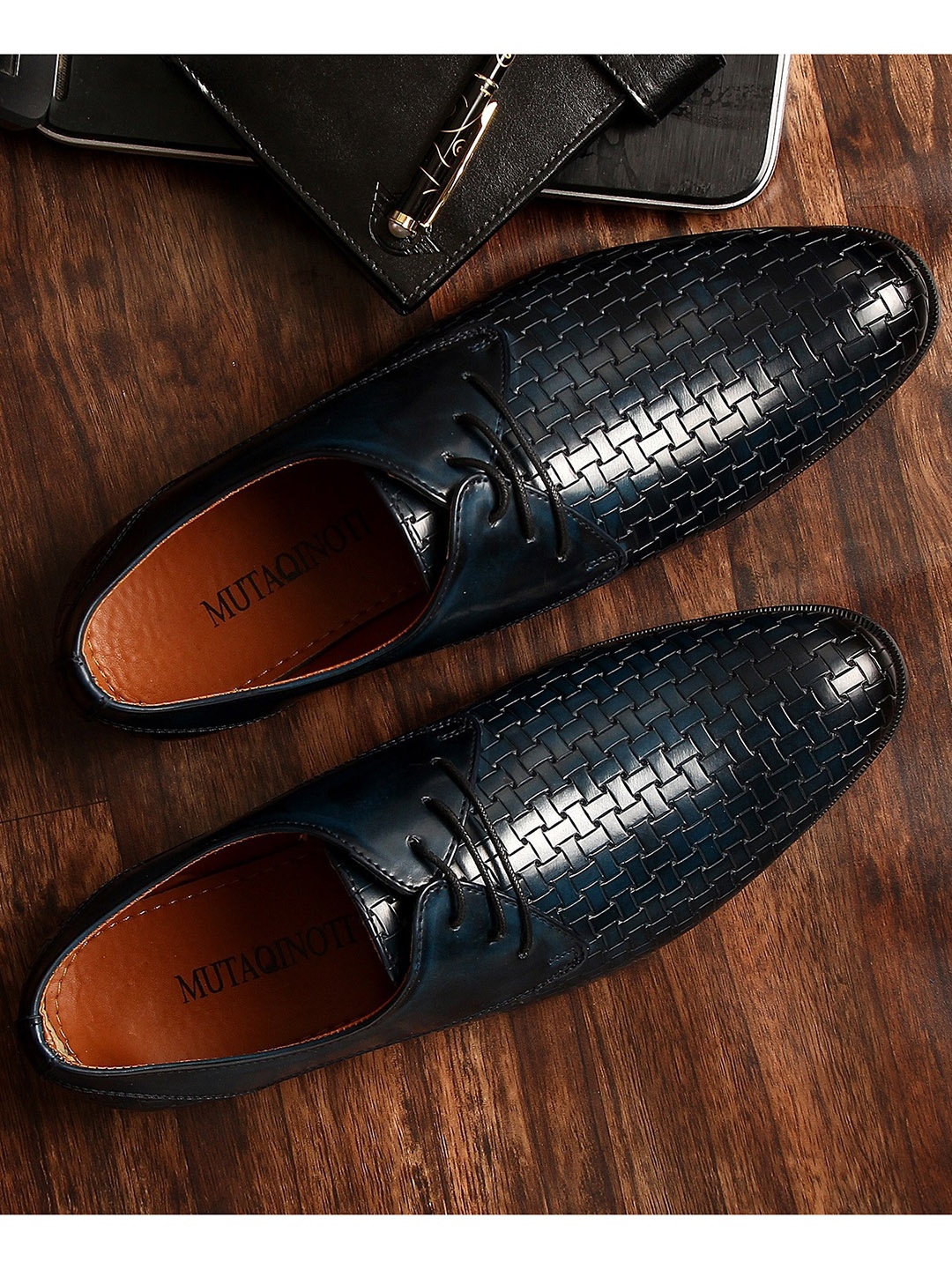 

MUTAQINOTI Men Blue Textured Formal Derbys