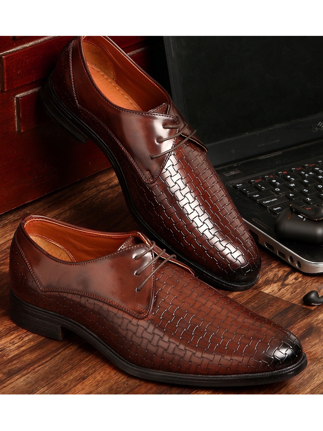 

MUTAQINOTI Men Brown Woven-Design Formal Derbys