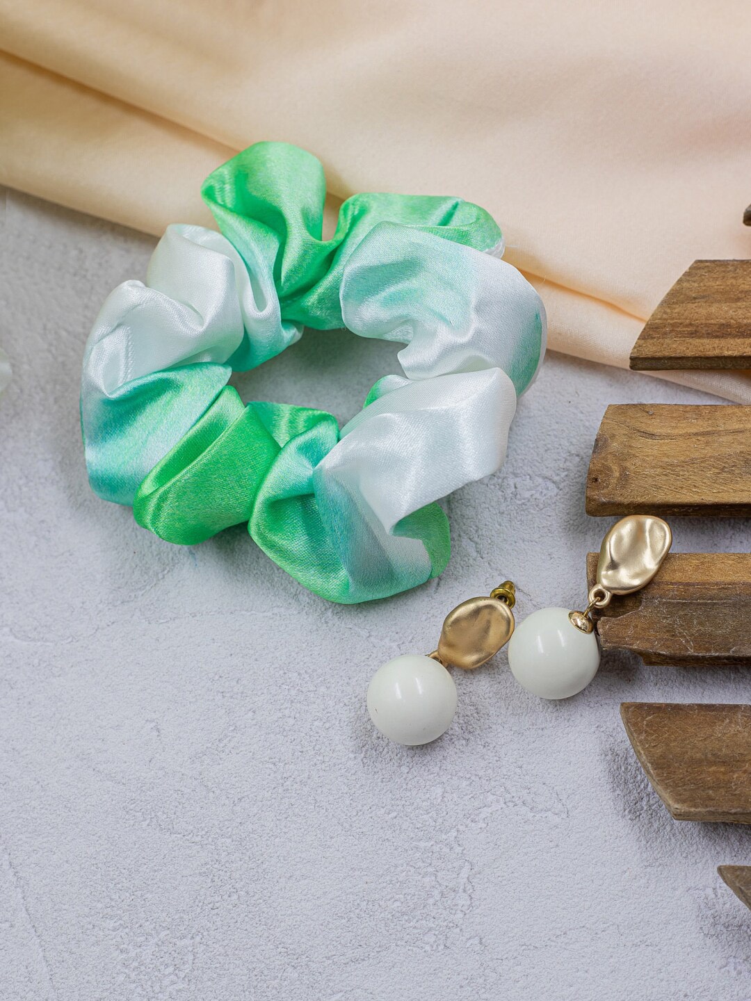 

Bellofox Women Green & Gold-Toned Set of 2 Hairband