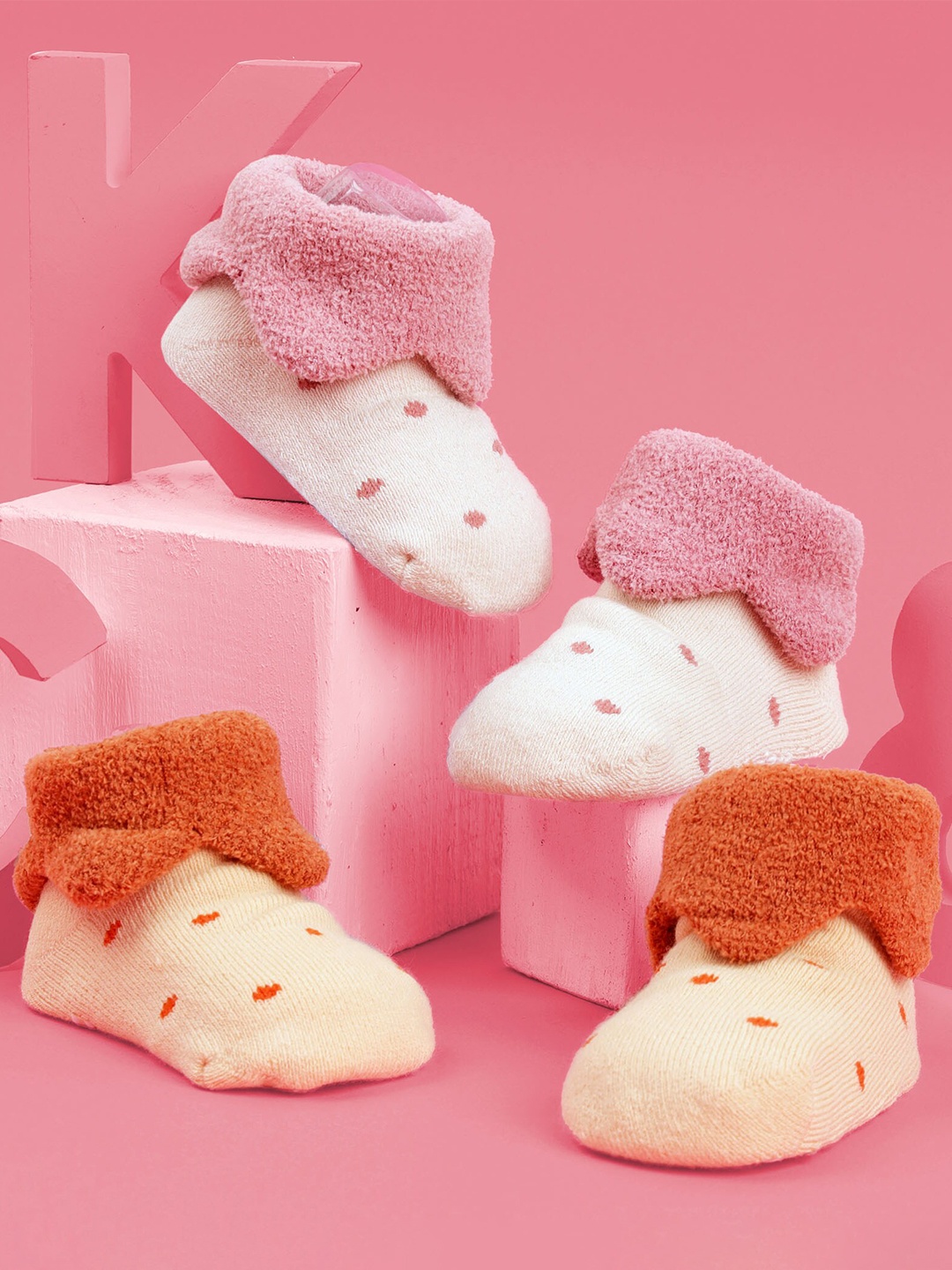

KICKS & CRAWL Infant Kids Pack Of 2 Off-White & Beige Ankle-Length Socks