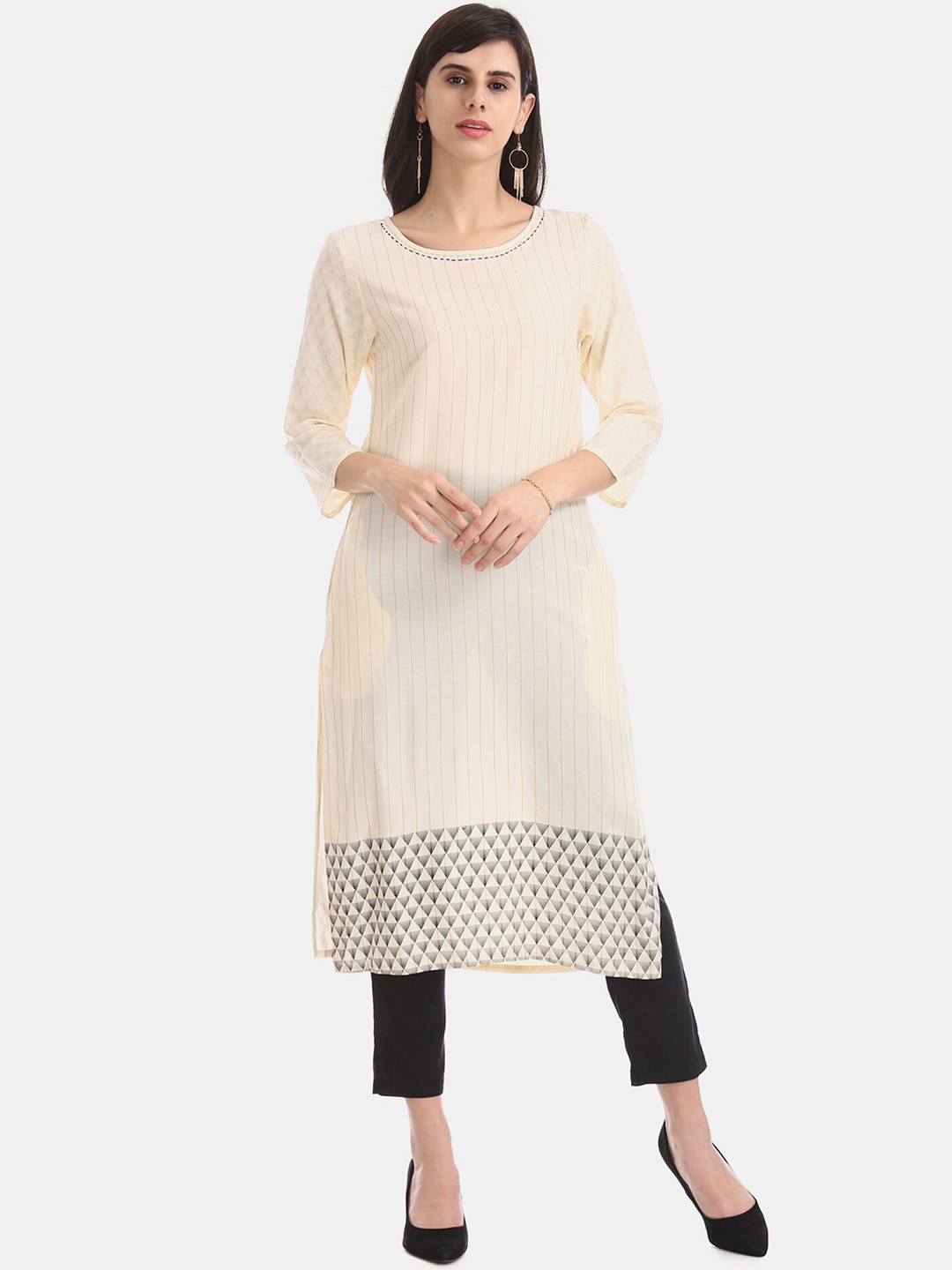 

Karigari Women White Striped Thread Work Kurta