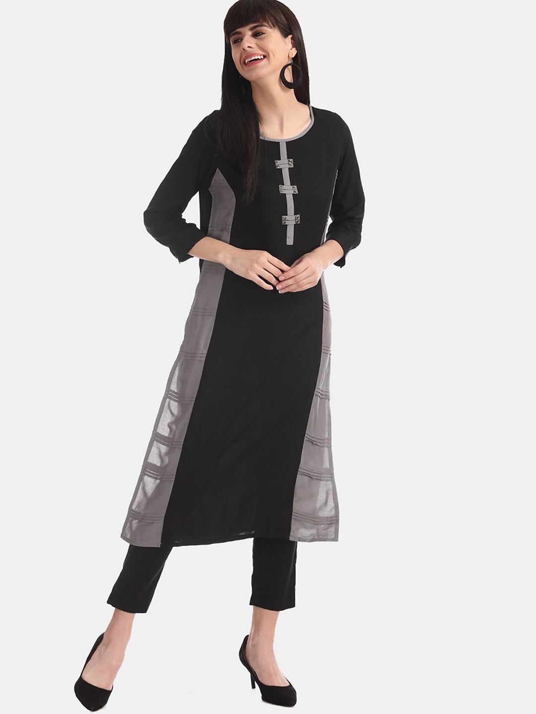 

Karigari Women Black & Grey Colourblocked Kurta