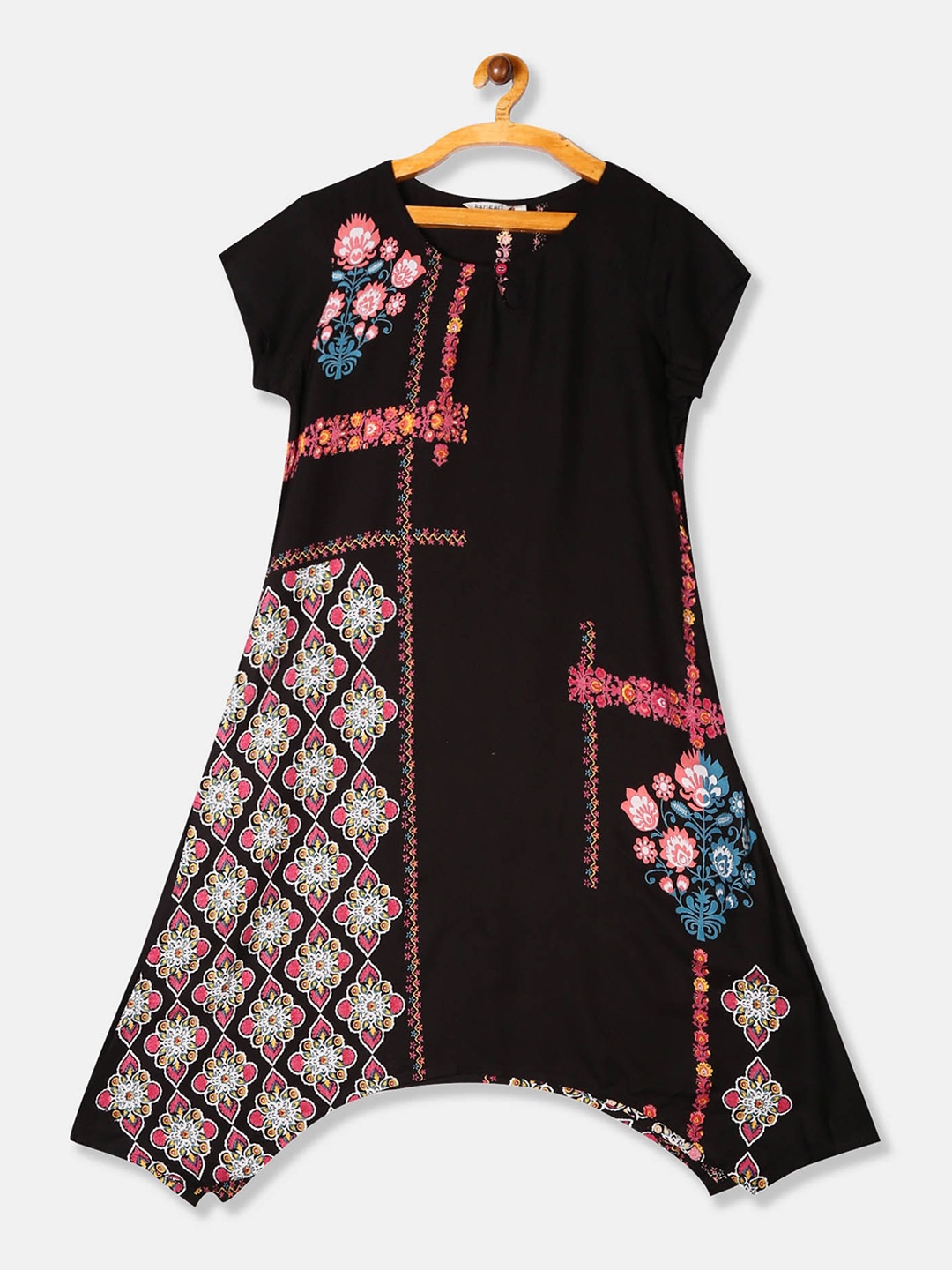 

Karigari Women Black & White Ethnic Motifs Printed Kurta