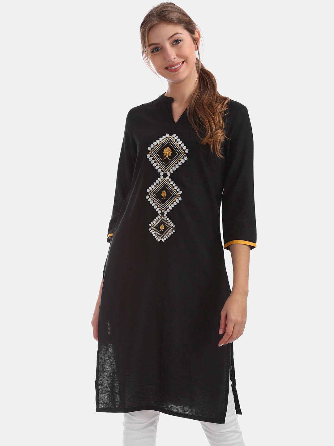

Karigari Women Black Geometric Yoke Design Patchwork Kurta