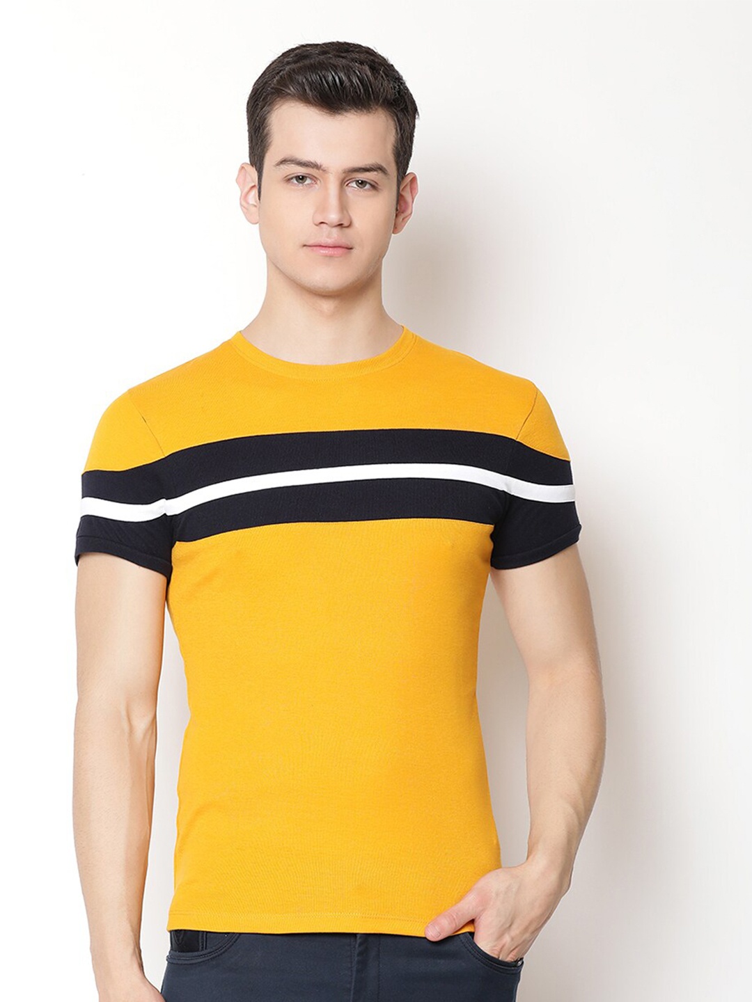 

V2 Value & Variety Men Yellow & Black Colourblocked Slim Fit T-Shirt