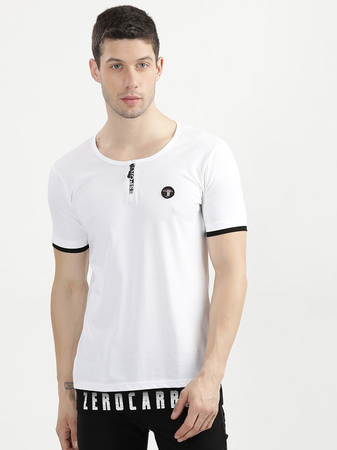 

V2 Value & Variety Men White & Black Printed Monochrome T-shirt