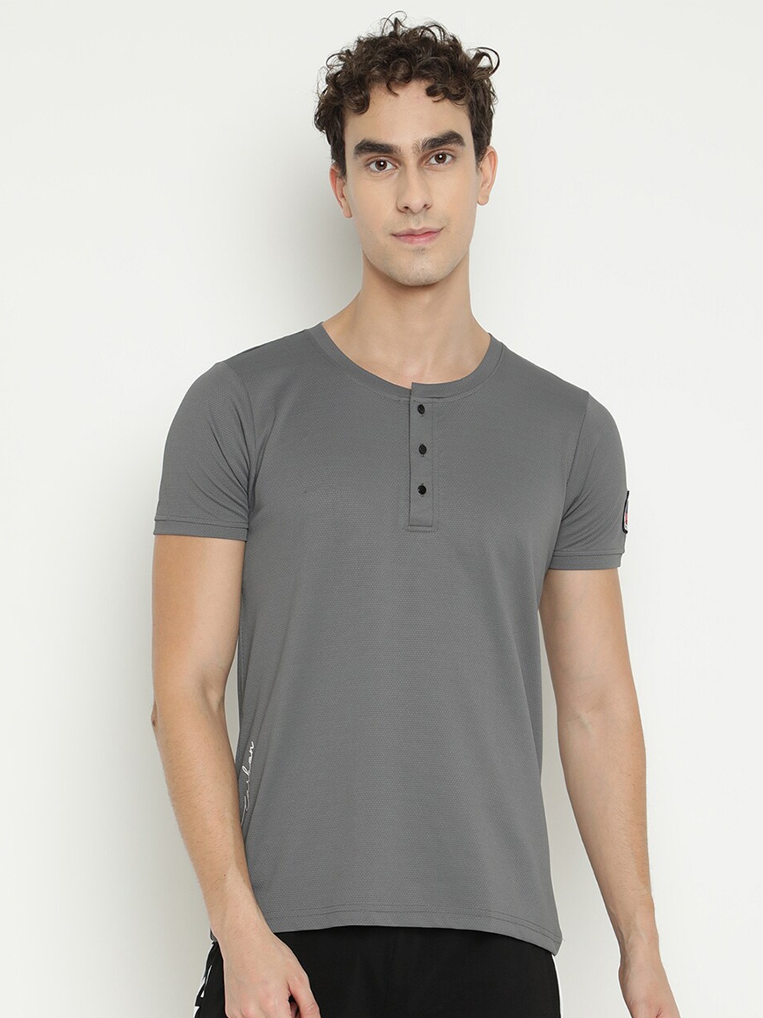 

V2 Value & Variety Men Grey Solid Henley Neck T-shirt
