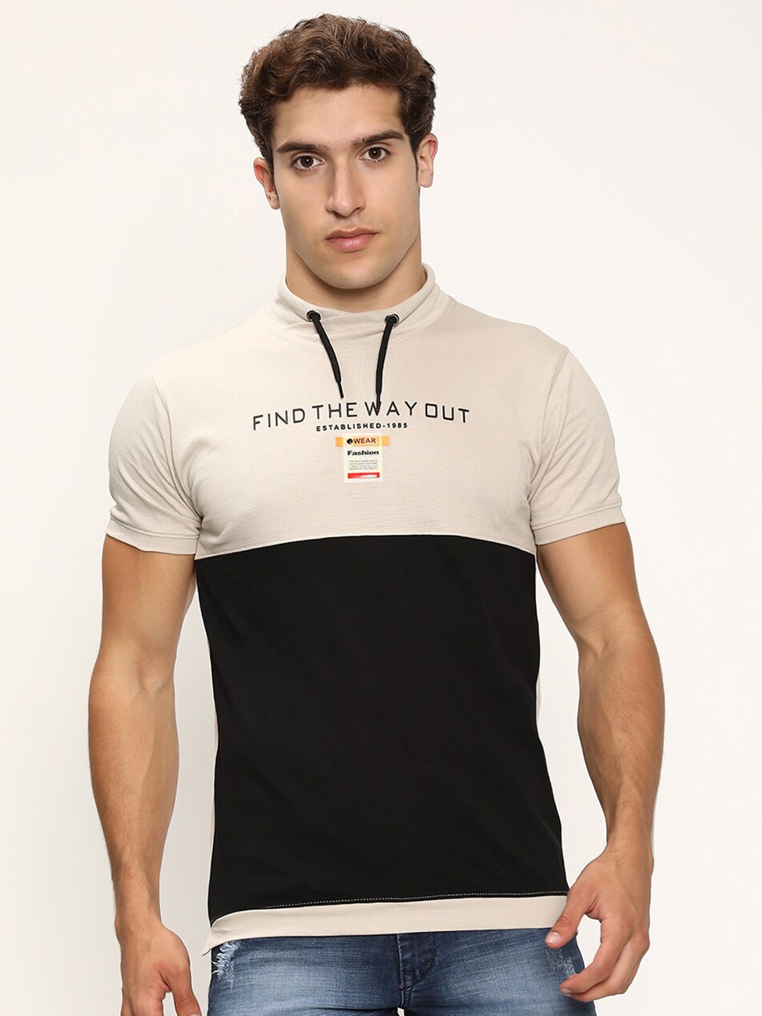 

V2 Value & Variety Men Cream-Coloured Colourblocked T-shirt