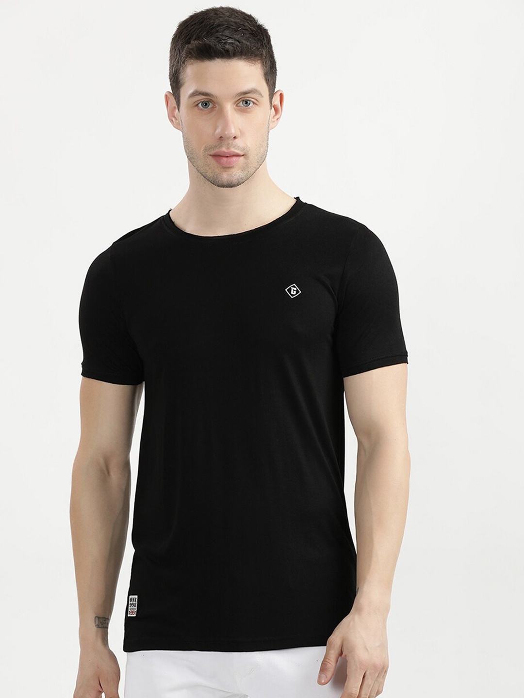 

V2 Value & Variety Men Black T-shirt