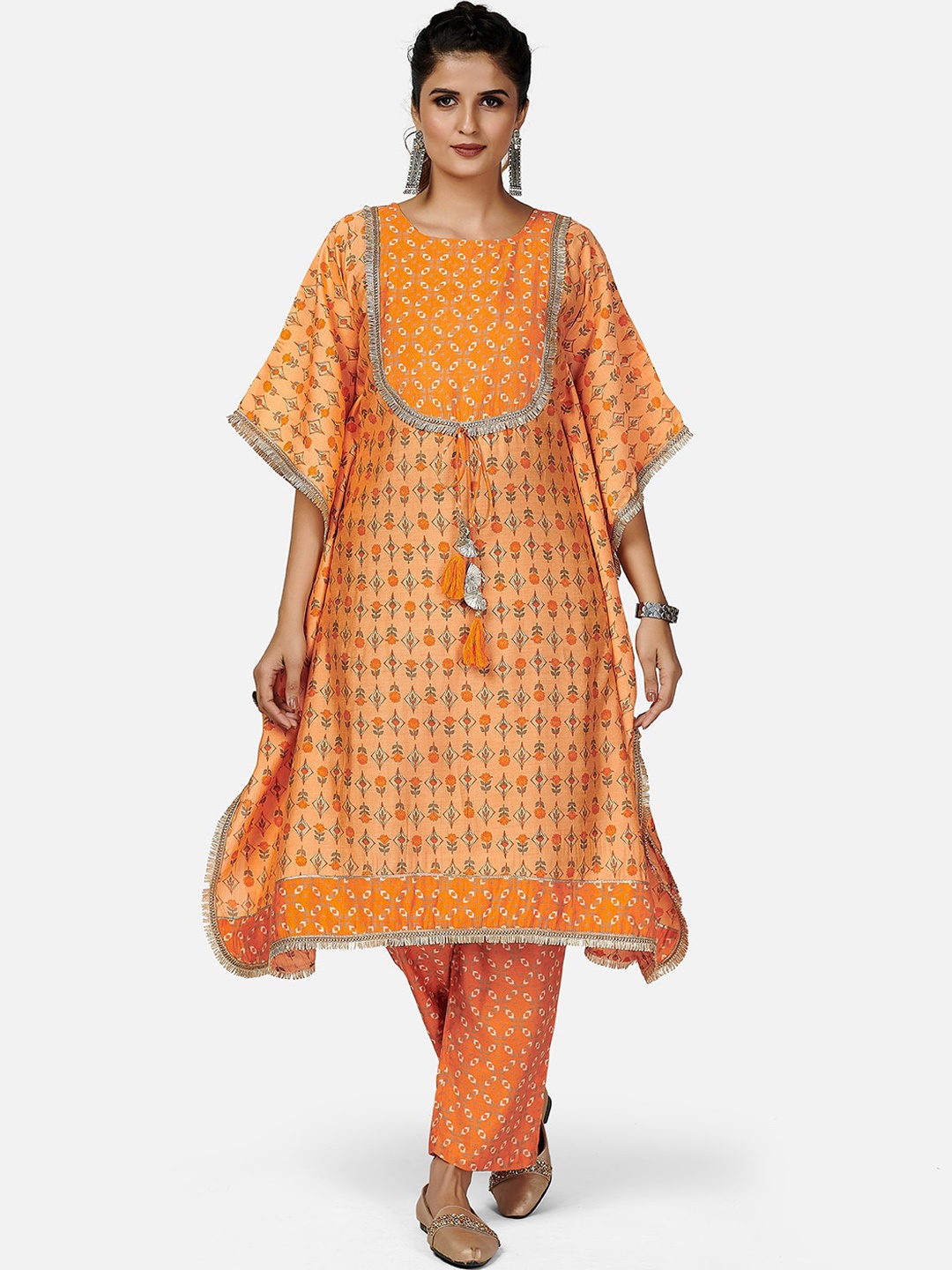 

Vbuyz Orange Printed Regular Gotta Patti Pure Cotton Kurta with Trousers