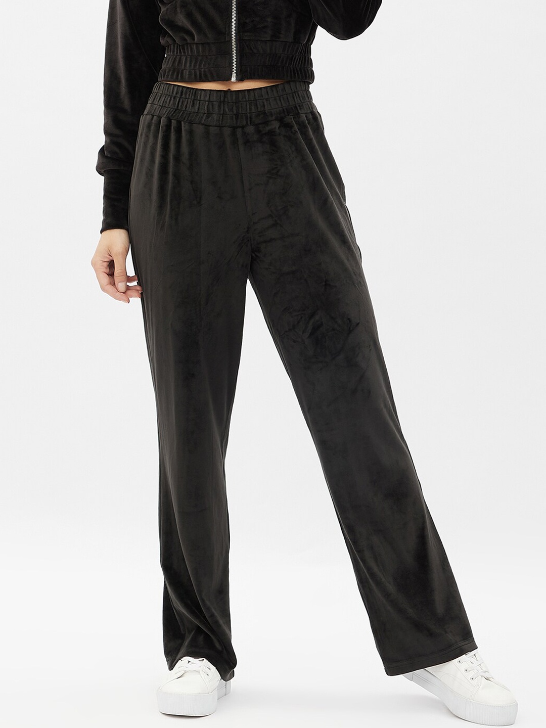 

Harpa Women Black Solid Straight -Fit Track Pants