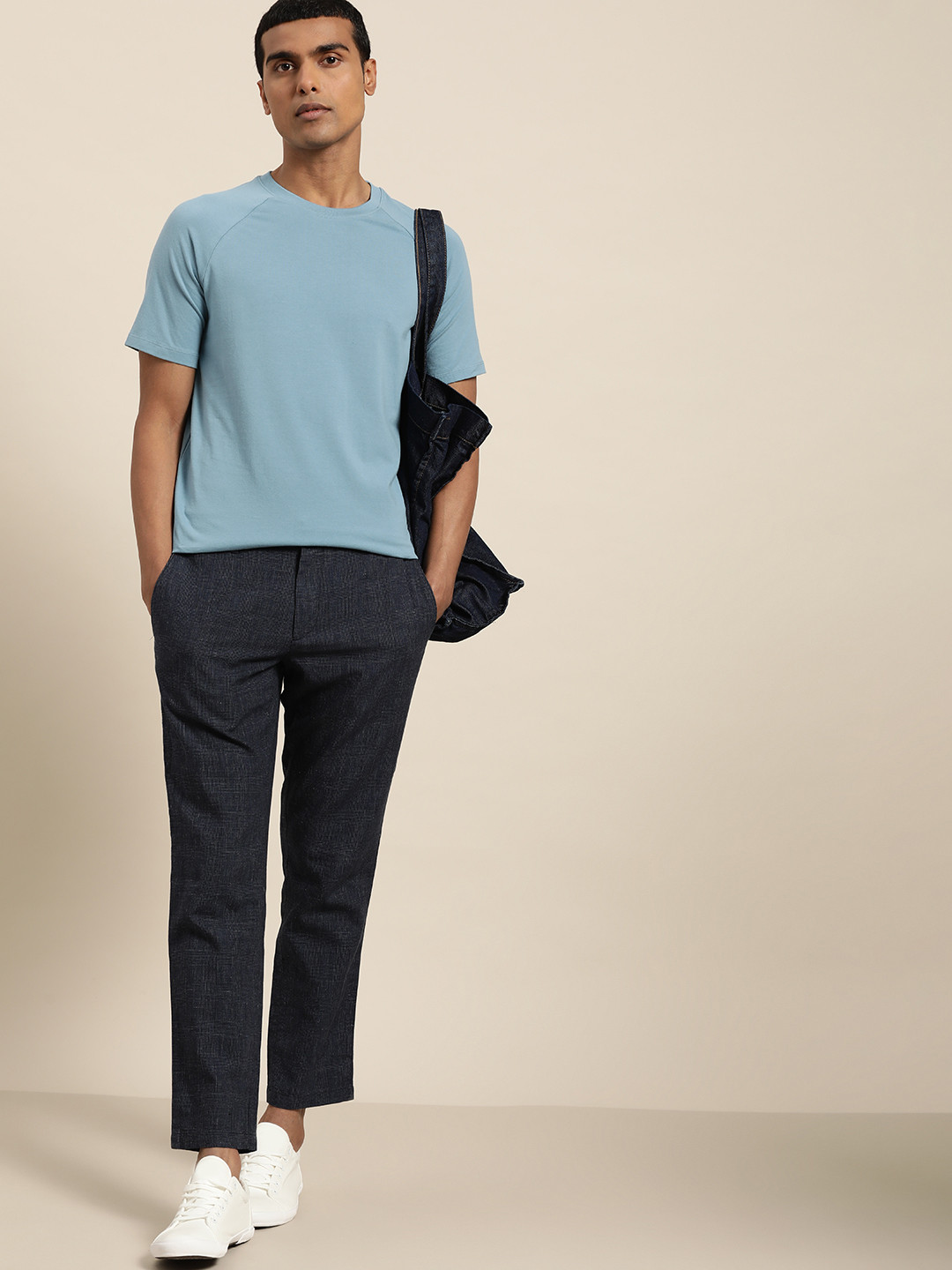 

ether Men Blue Solid Raglan T-shirt