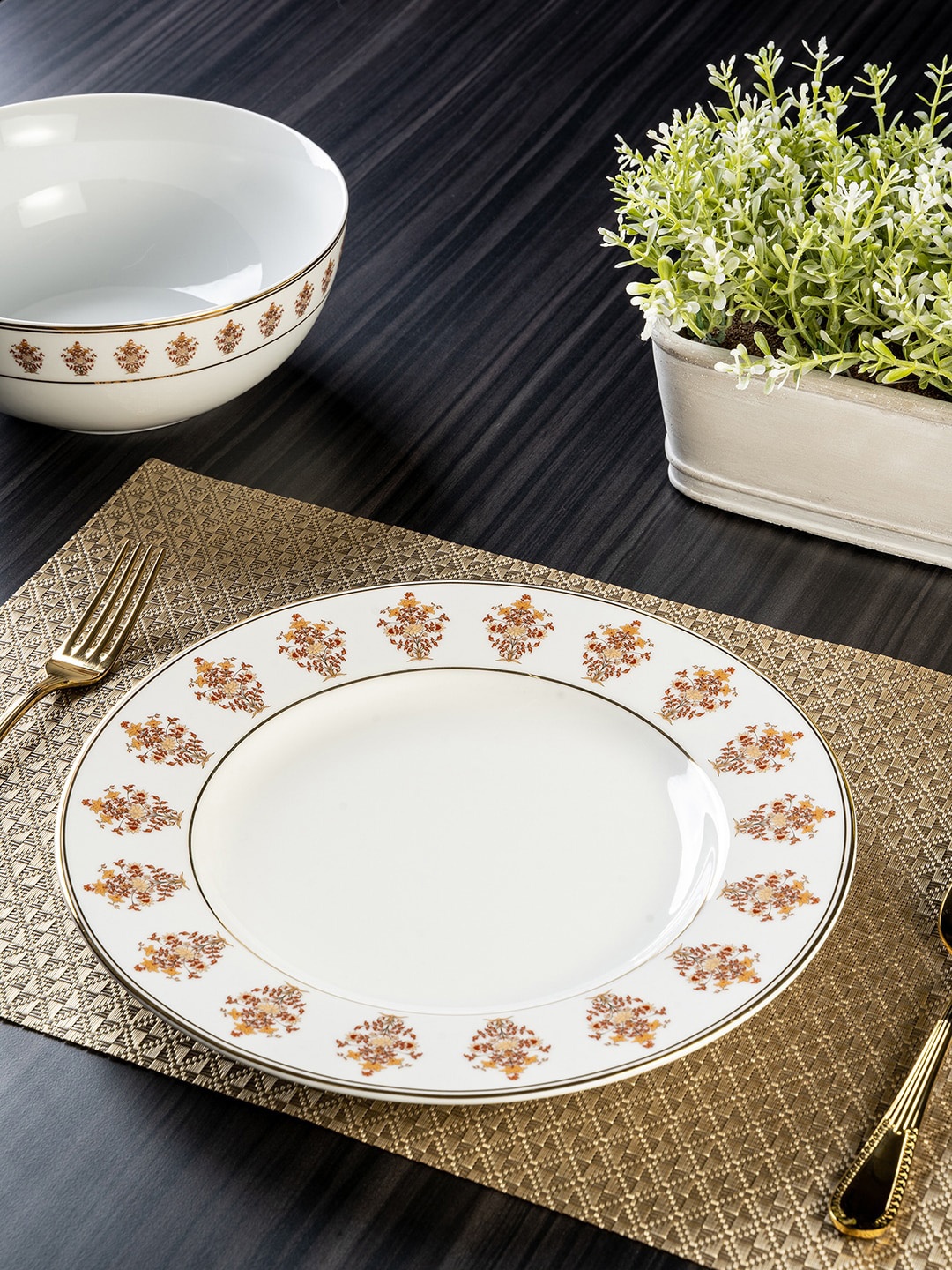 

Pure Home and Living Gold-Toned & 1 Pieces Printed Porcelain Glossy Plates