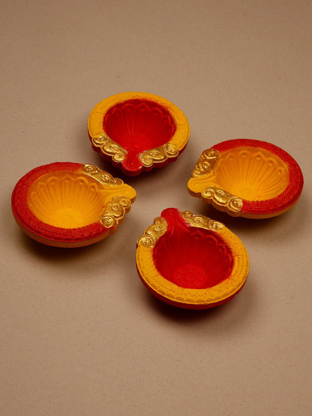 

Ariana Modern Gel Scented Diya 4pc + 4 Tealights Free, Multi