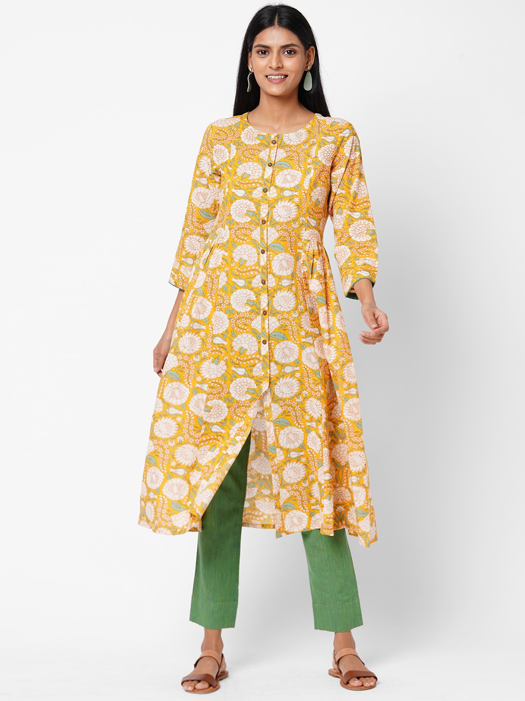 

KAMI KUBI Women Yellow Printed Flared Sleeves Mirror Work Kurta