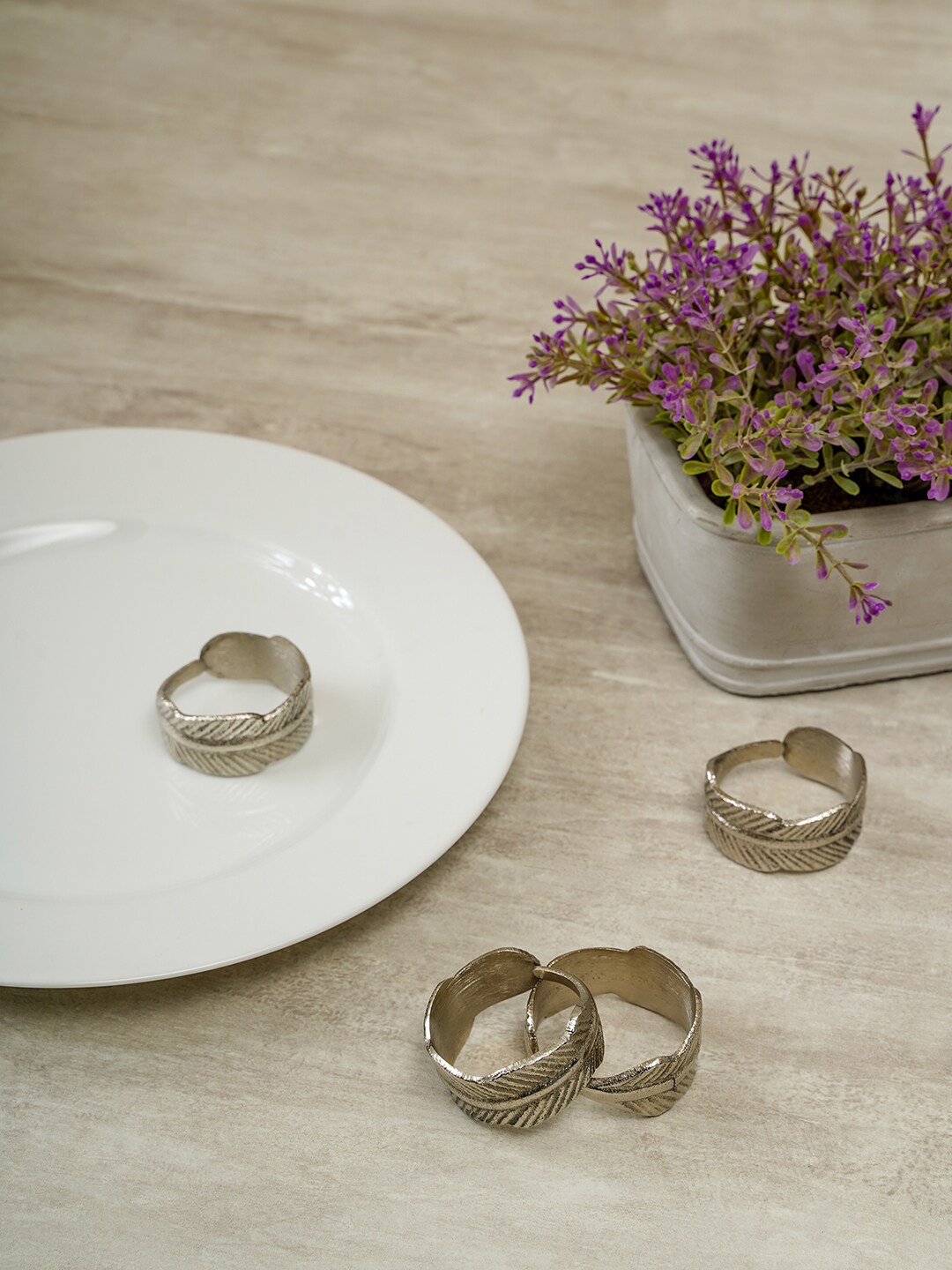 

Pure Home and Living Set of 4: Terra Silver Sparkle Napkin Rings