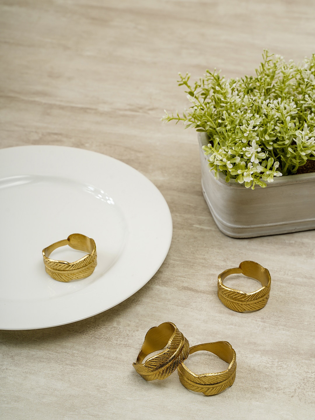 

Pure Home and Living Set of 4 Gold Napkin Rings