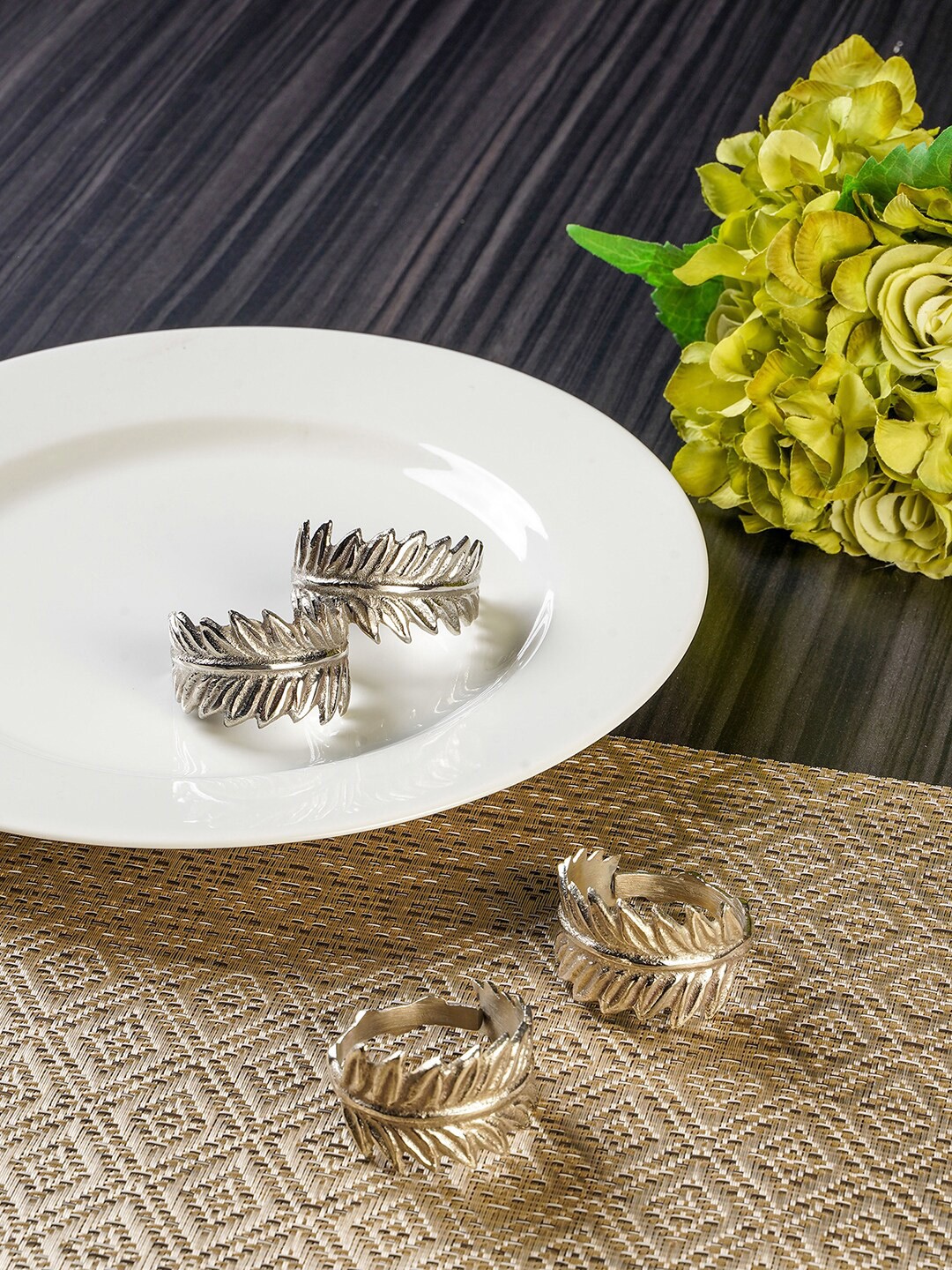 

Pure Home and Living Silver toned Set of 4 Fern Stellar Napkin Rings