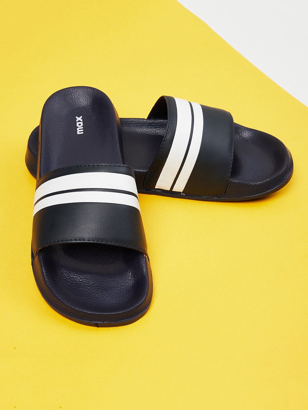 

max Men Blue & White Striped Sliders