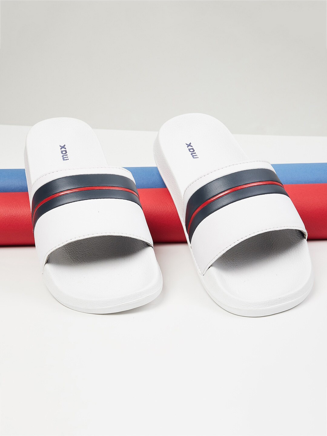 

max Men White & Black Striped Sliders
