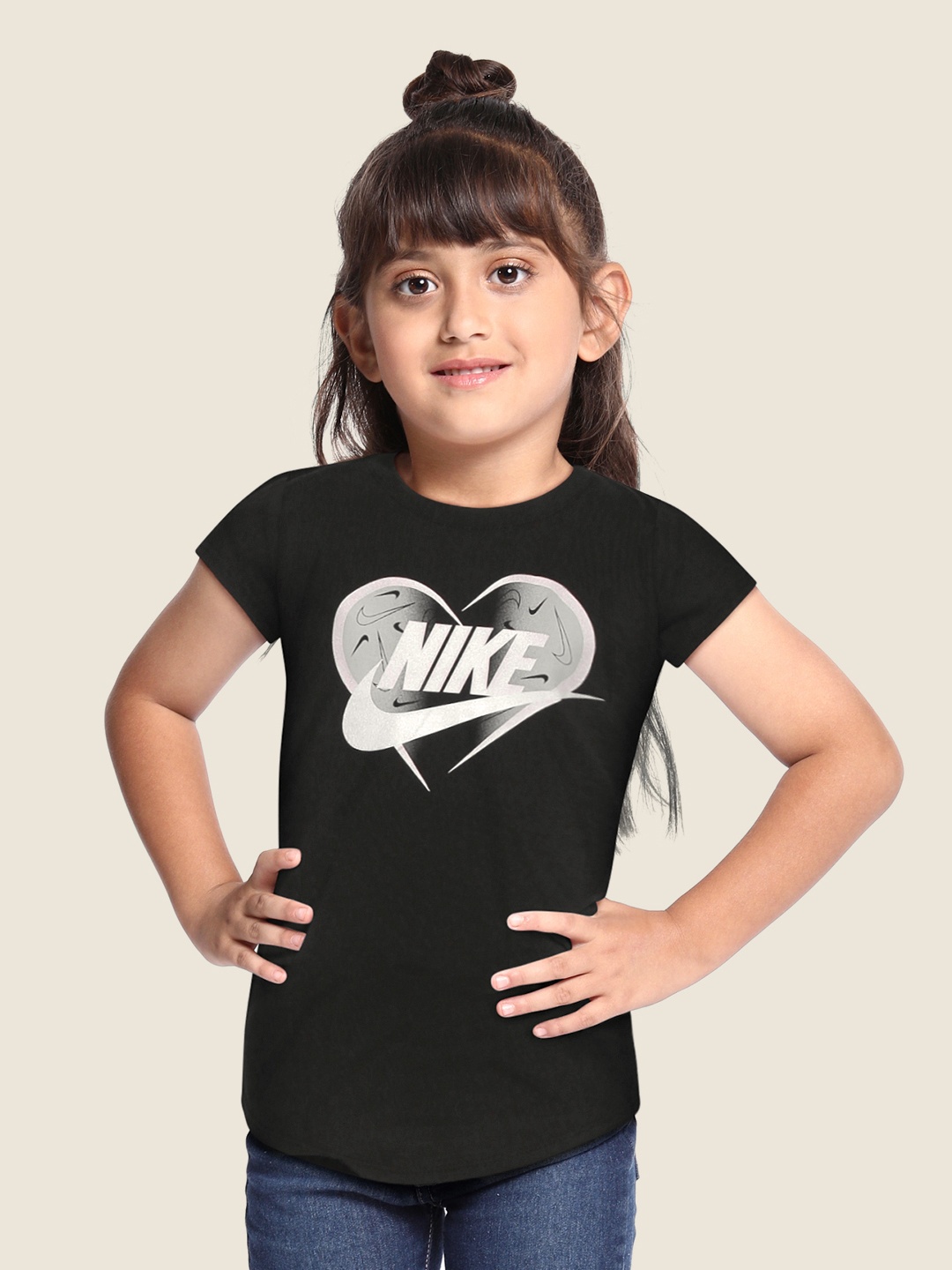 

Nike Girls Black Brand Logo Seasonal Heart Printed T-shirt