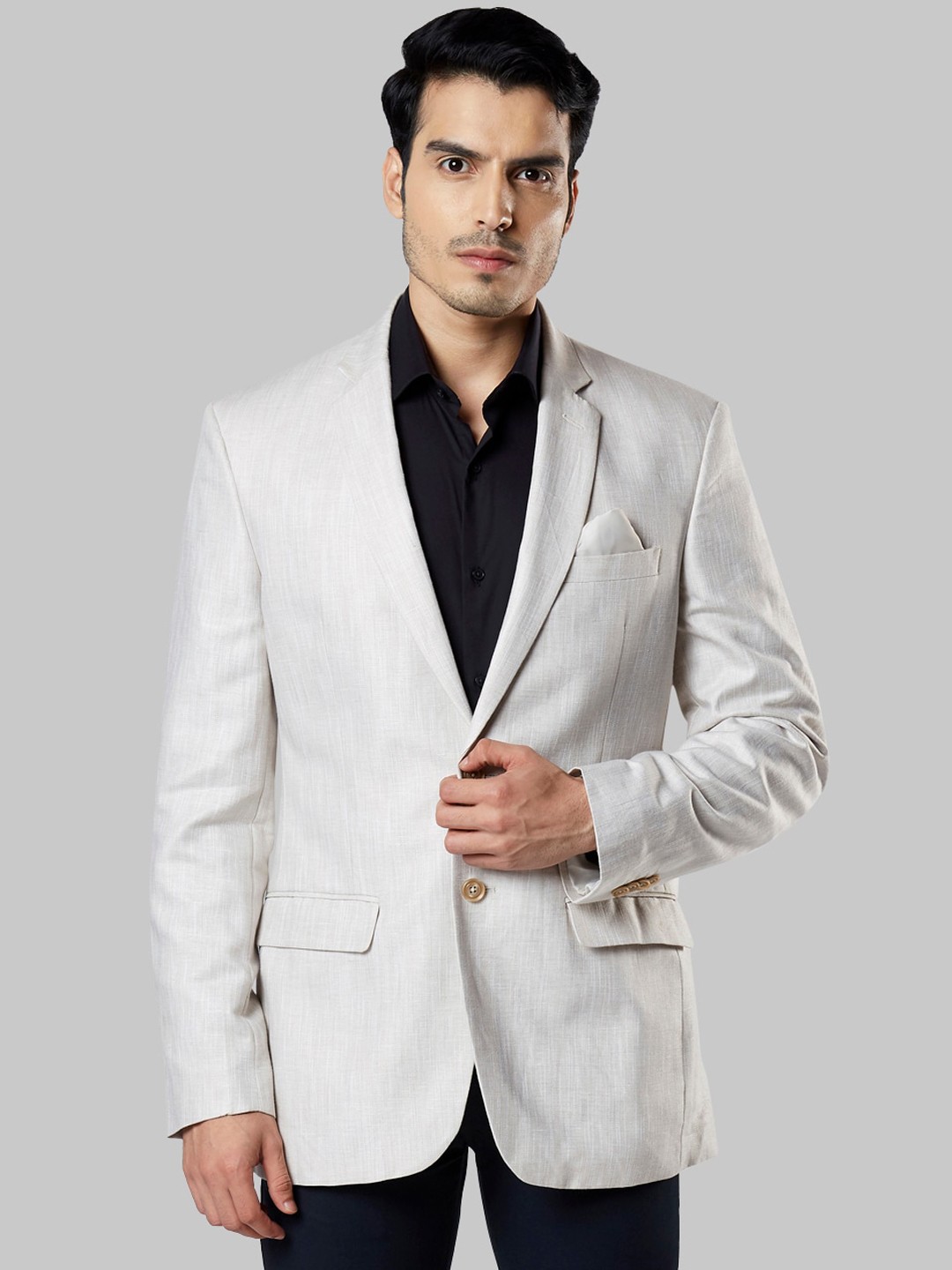 

Raymond Men Beige Solid Single-Breasted Formal Blazer