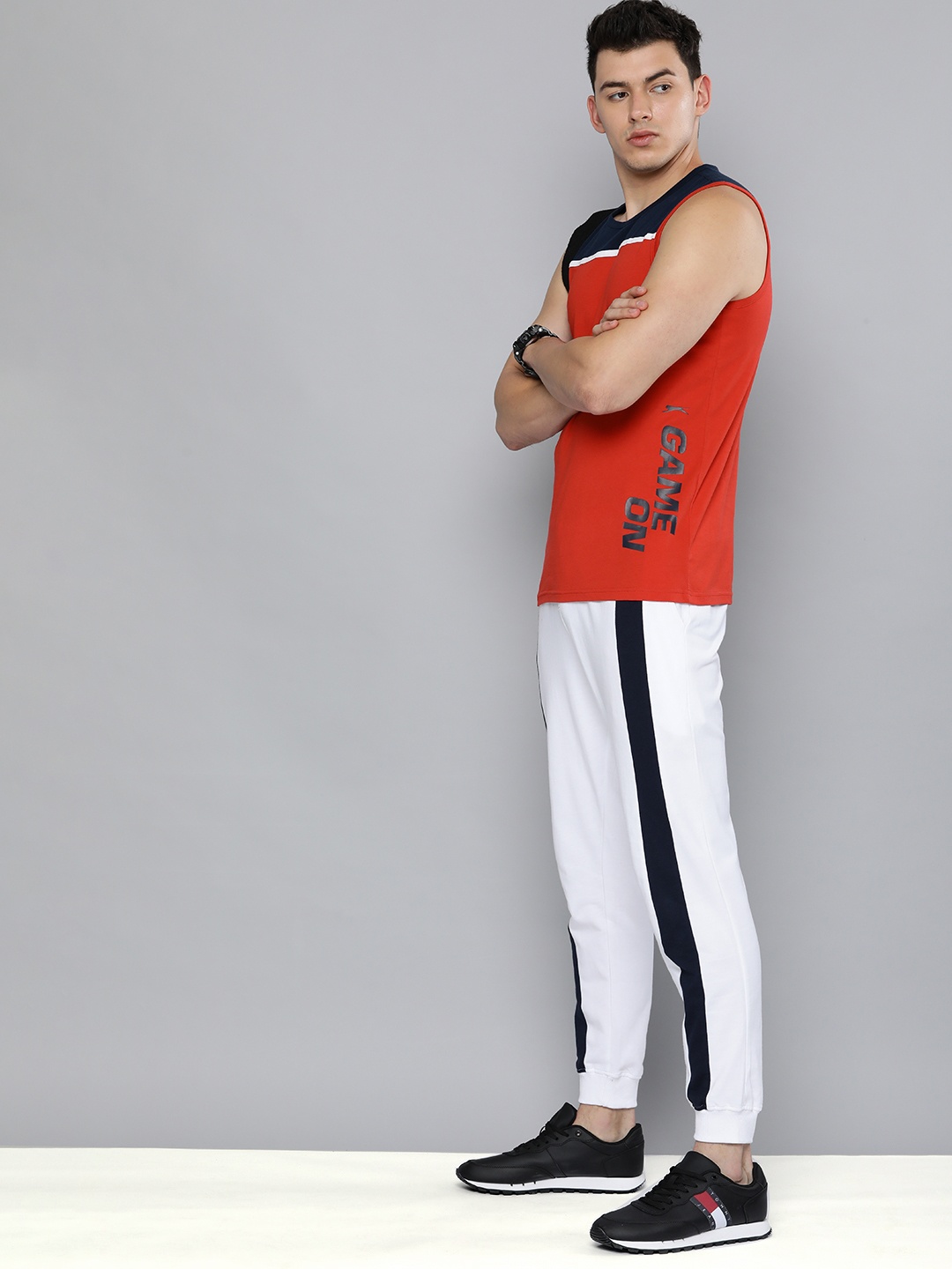 

Slazenger Men Red & Navy Blue Colourblocked Bio-Wash T-shirt