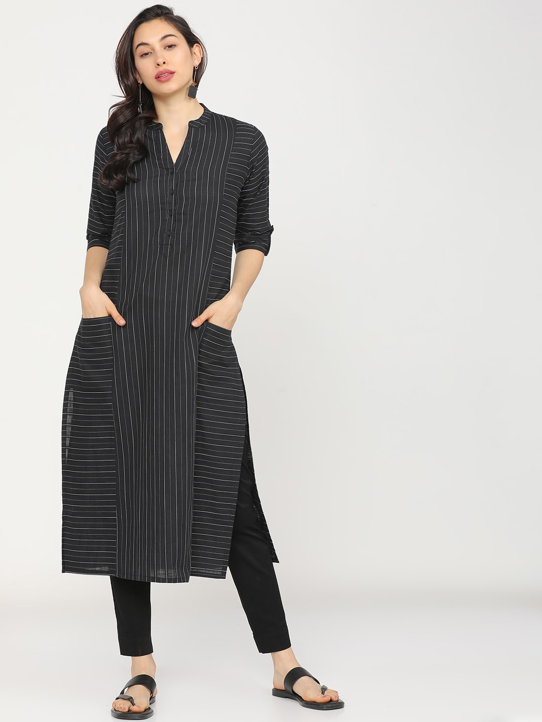 

Vishudh Women Black Striped Straight Kurta