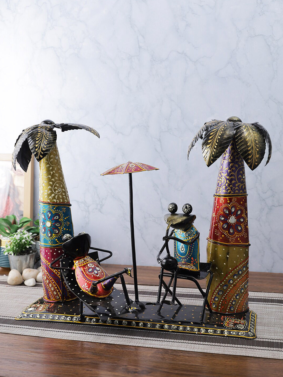 

Aapno Rajasthan Red & Blue Frogs Vacation Showpiece