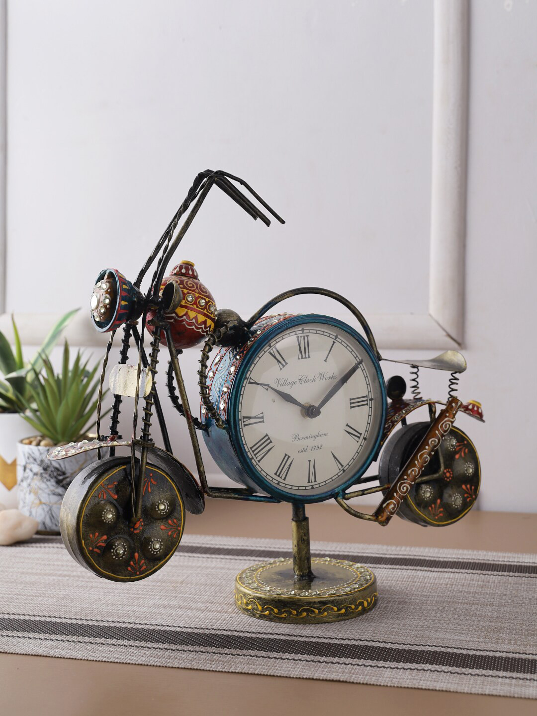 

Aapno Rajasthan Red & Blue Vintage Table Clock