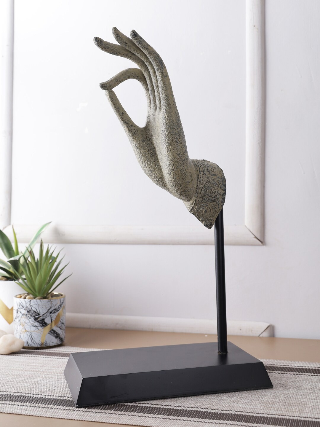 

TAYHAA Grey & Black Hand Showpiece