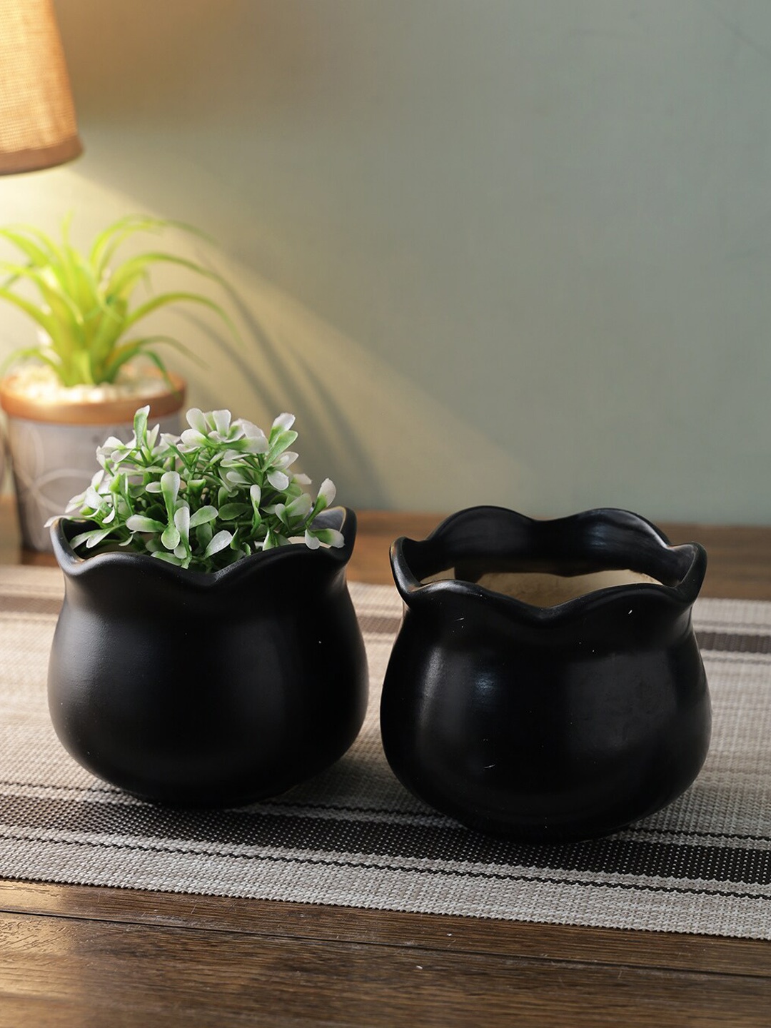 

TAYHAA Set Of 2 Black Solid Ceramic Pots