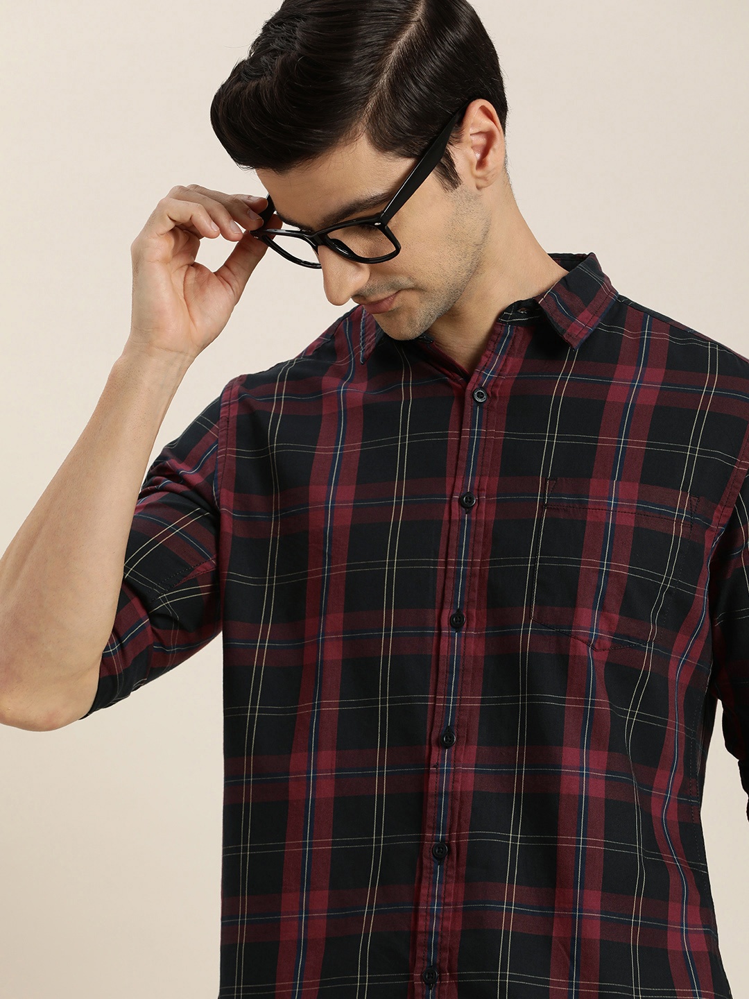 

Moda Rapido Men Black & Maroon Slim Fit Checked Pure Cotton Casual Shirt