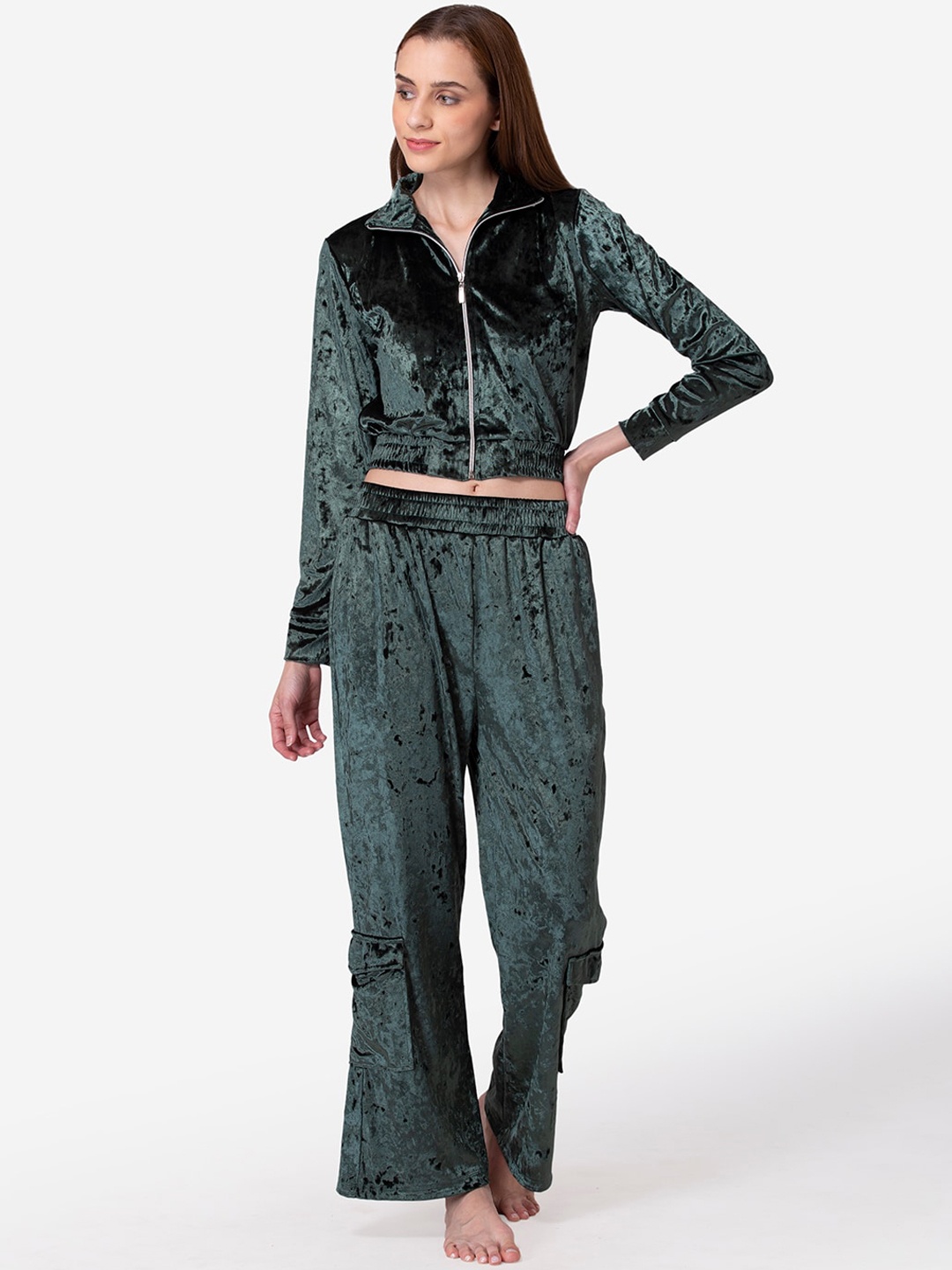 

Fluffalump Women Green Solid Velvet Night Suits