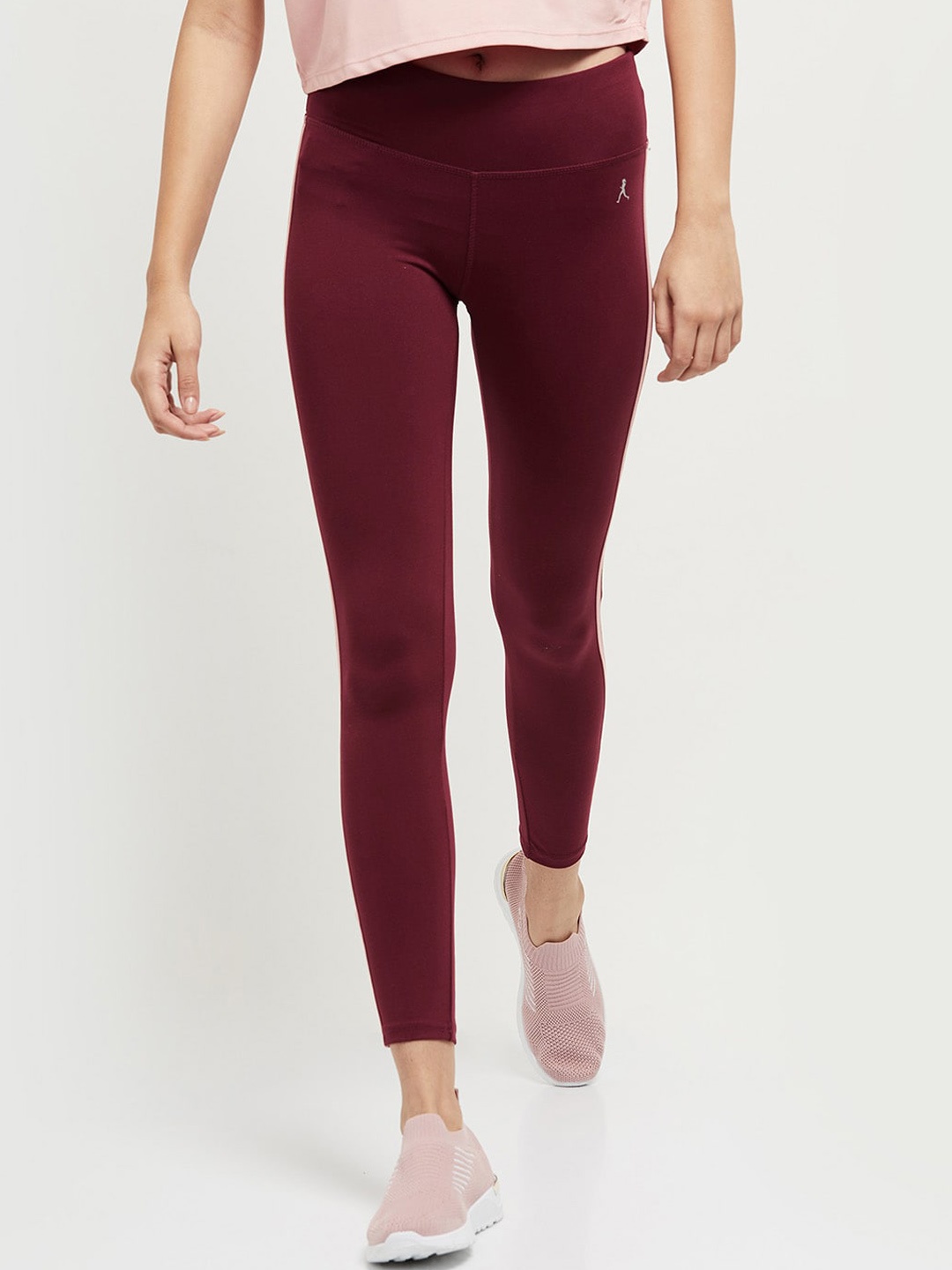 

max Women Maroon Solid Tights