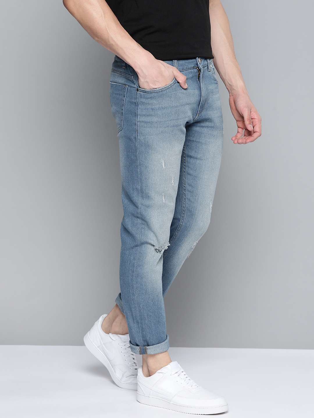 

Mast & Harbour Men Blue Slim Fit Low Distress Light Fade Stretchable Jeans