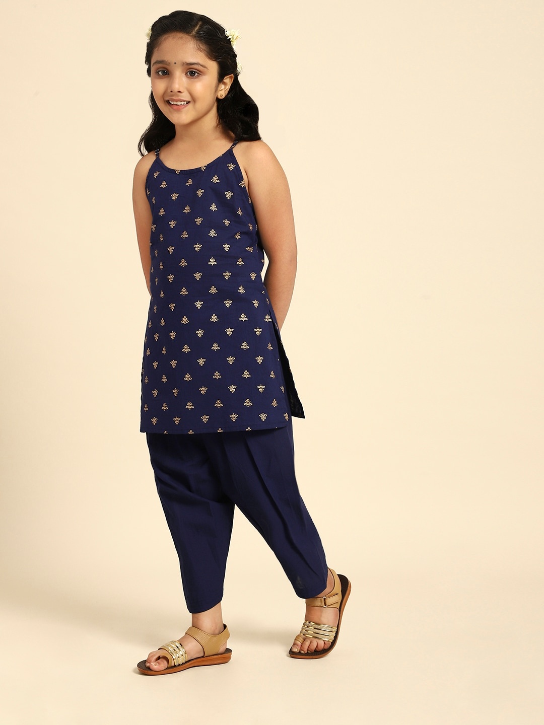 

House of Pataudi Girls Navy Blue Floral Embroidered Regular Pure Cotton Kurta with Salwar