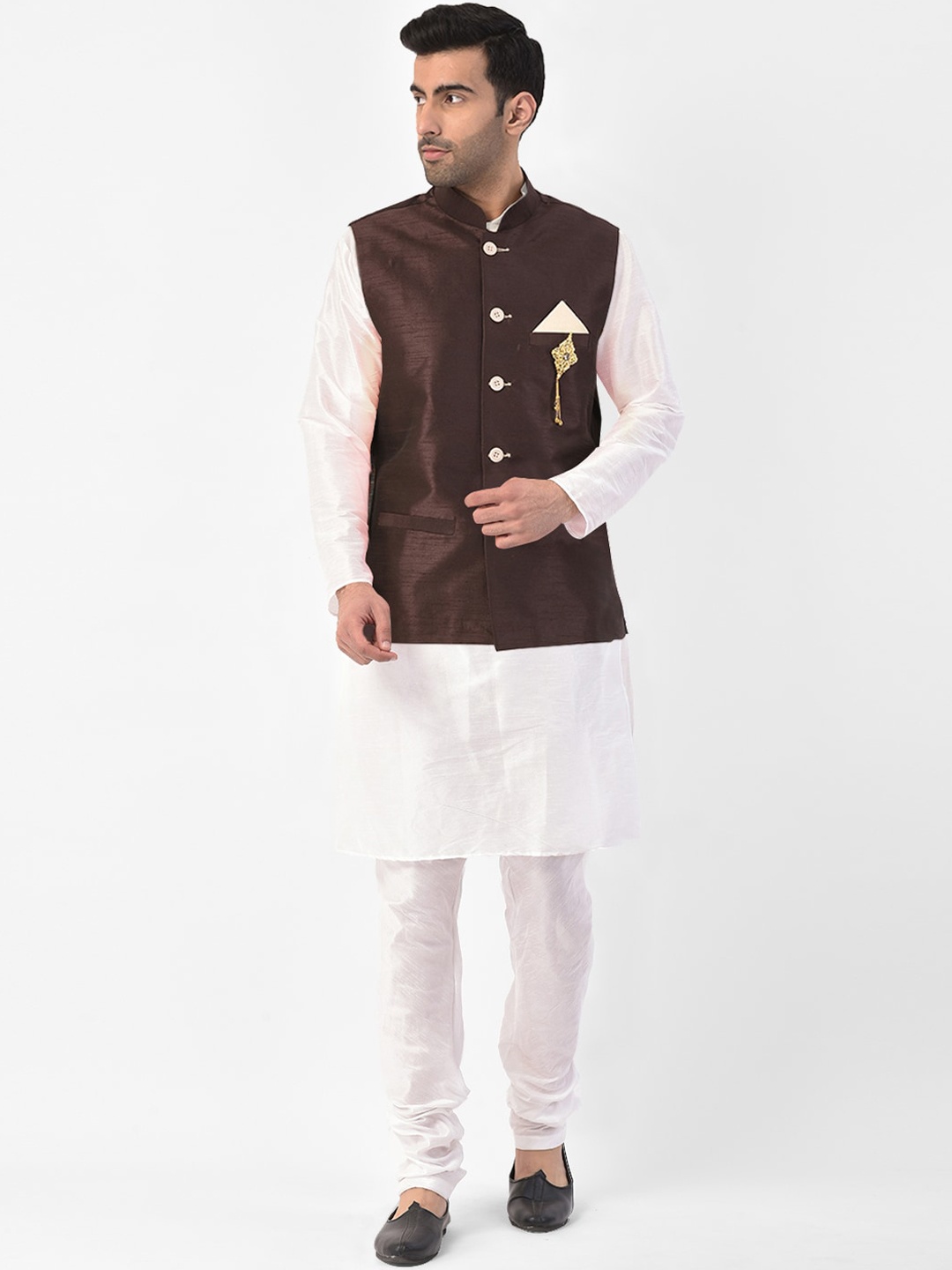 

SG LEMAN Men Brown & White Layered Raw Silk Kurta With Pyjamas & Nehru Jacket