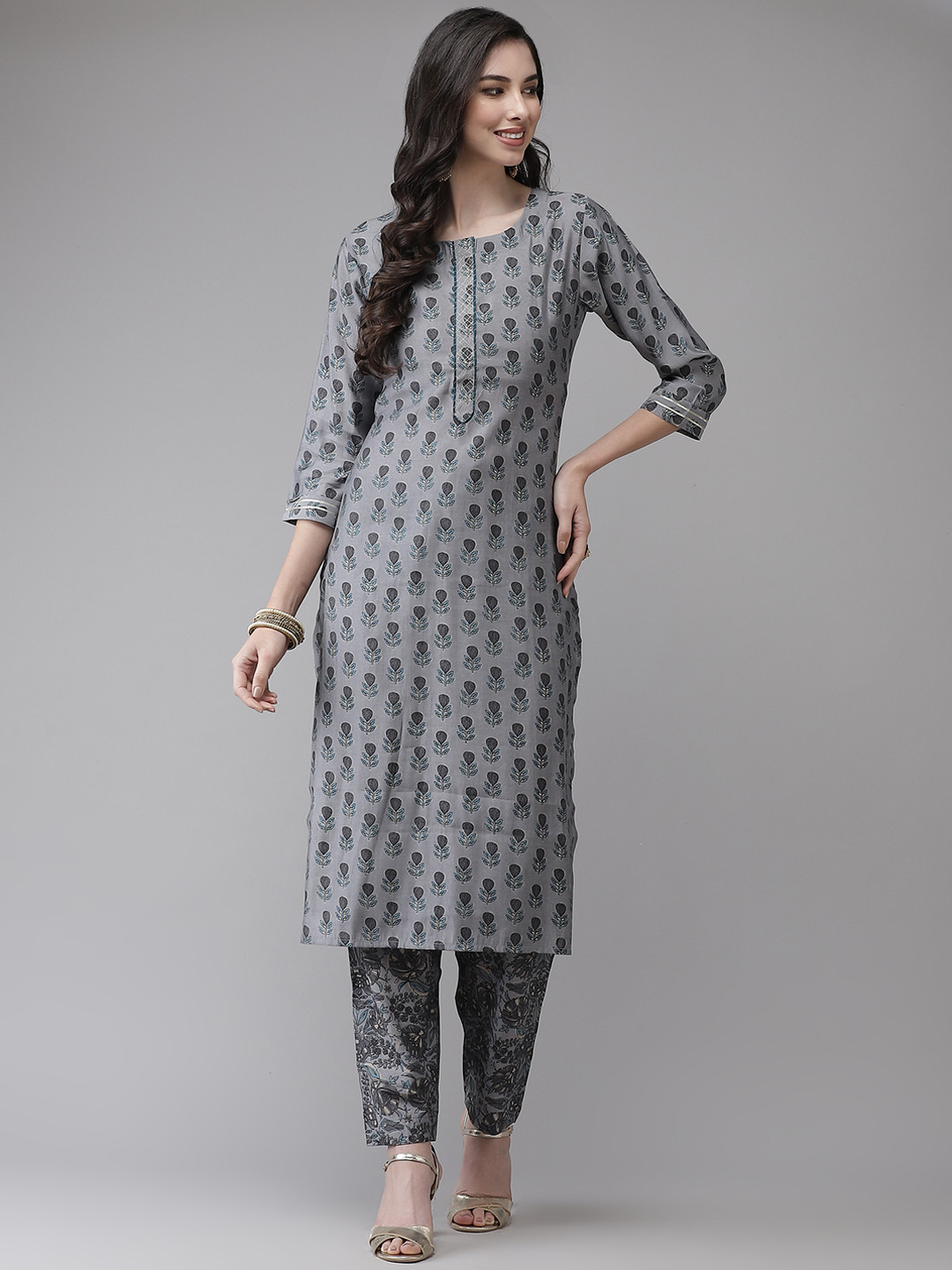 

Ishin Women Grey Printed Regular Kurta with Trousers