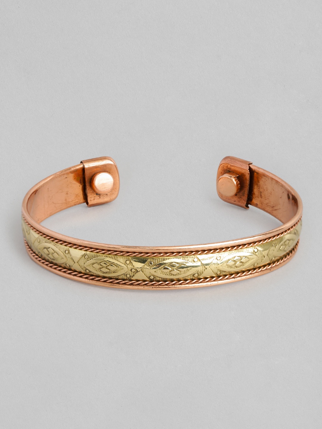 

EL REGALO Men Copper-Toned & Gold-Toned Brass Handcrafted Brass-Plated Cuff Bracelet