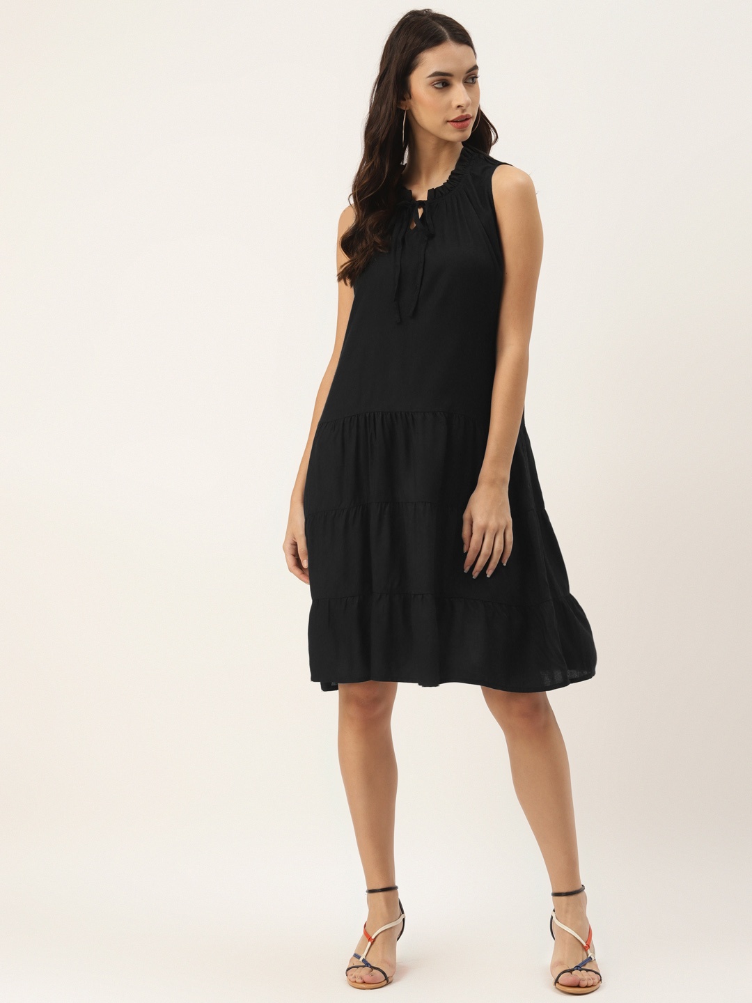 

BRINNS Black Solid Tie-Up Neck A-Line Dress