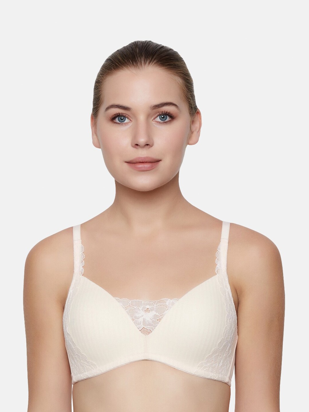 

Triumph Women Peony Charm Lace Detailed Padded Wireless Everyday Bra, Off white