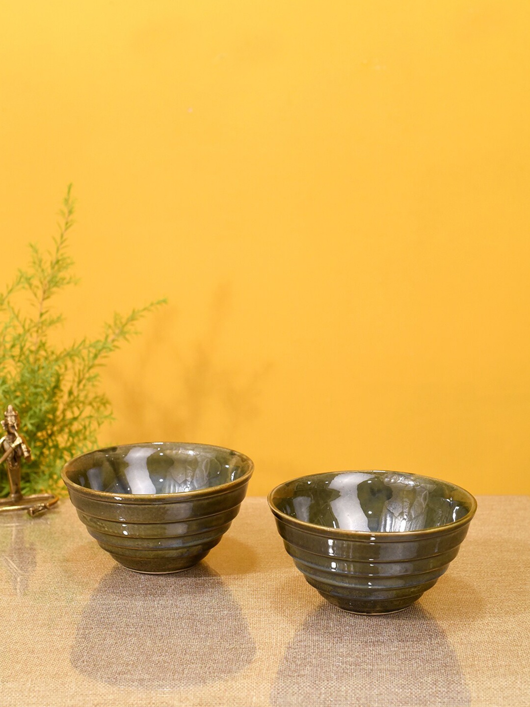 

AAKRITI ART CREATIONS Set of 2 Green & Textured Ceramic Glossy Bowls