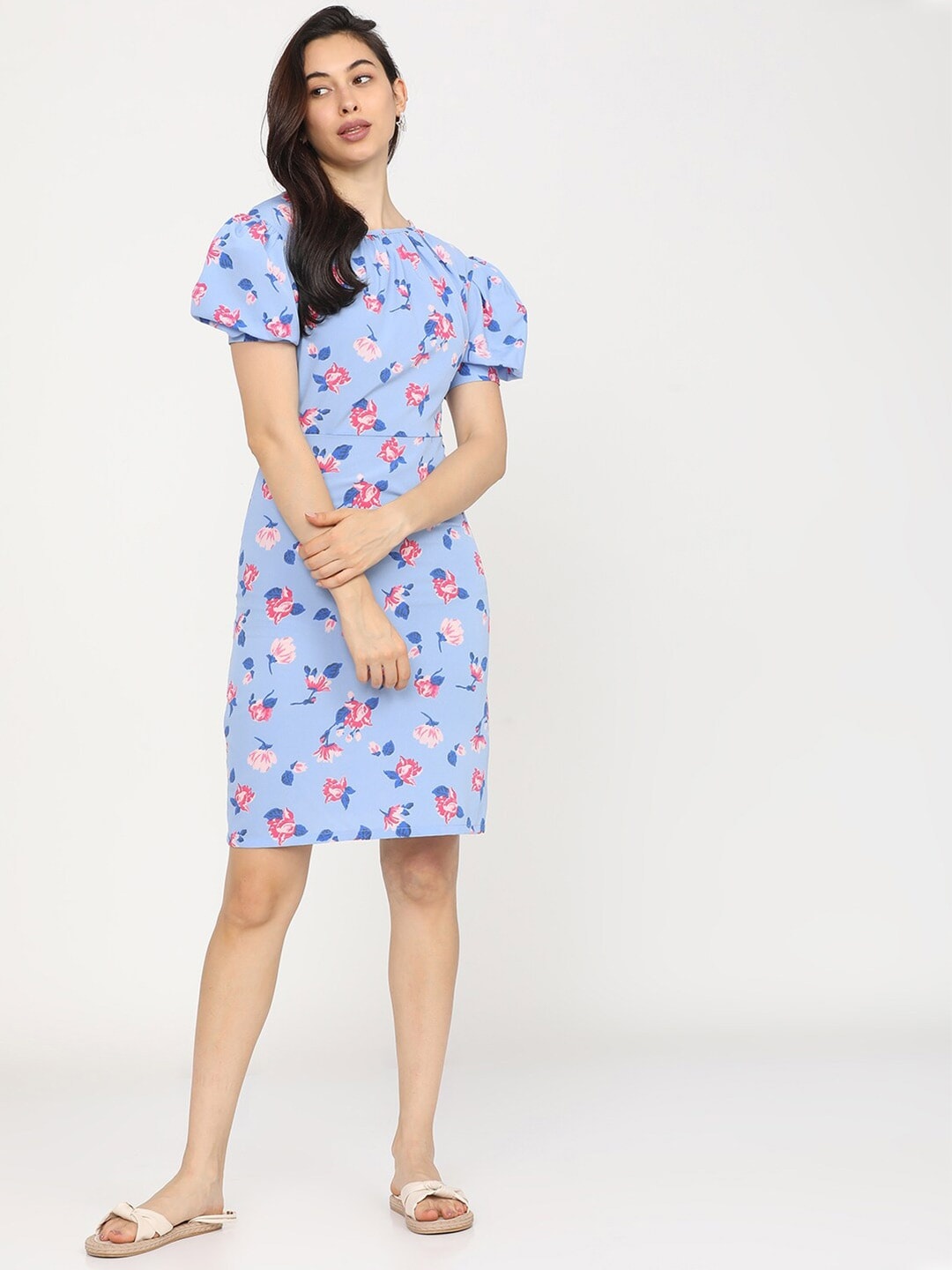 

Tokyo Talkies Women Blue & Pink Floral Round Neck Bodycon Dress